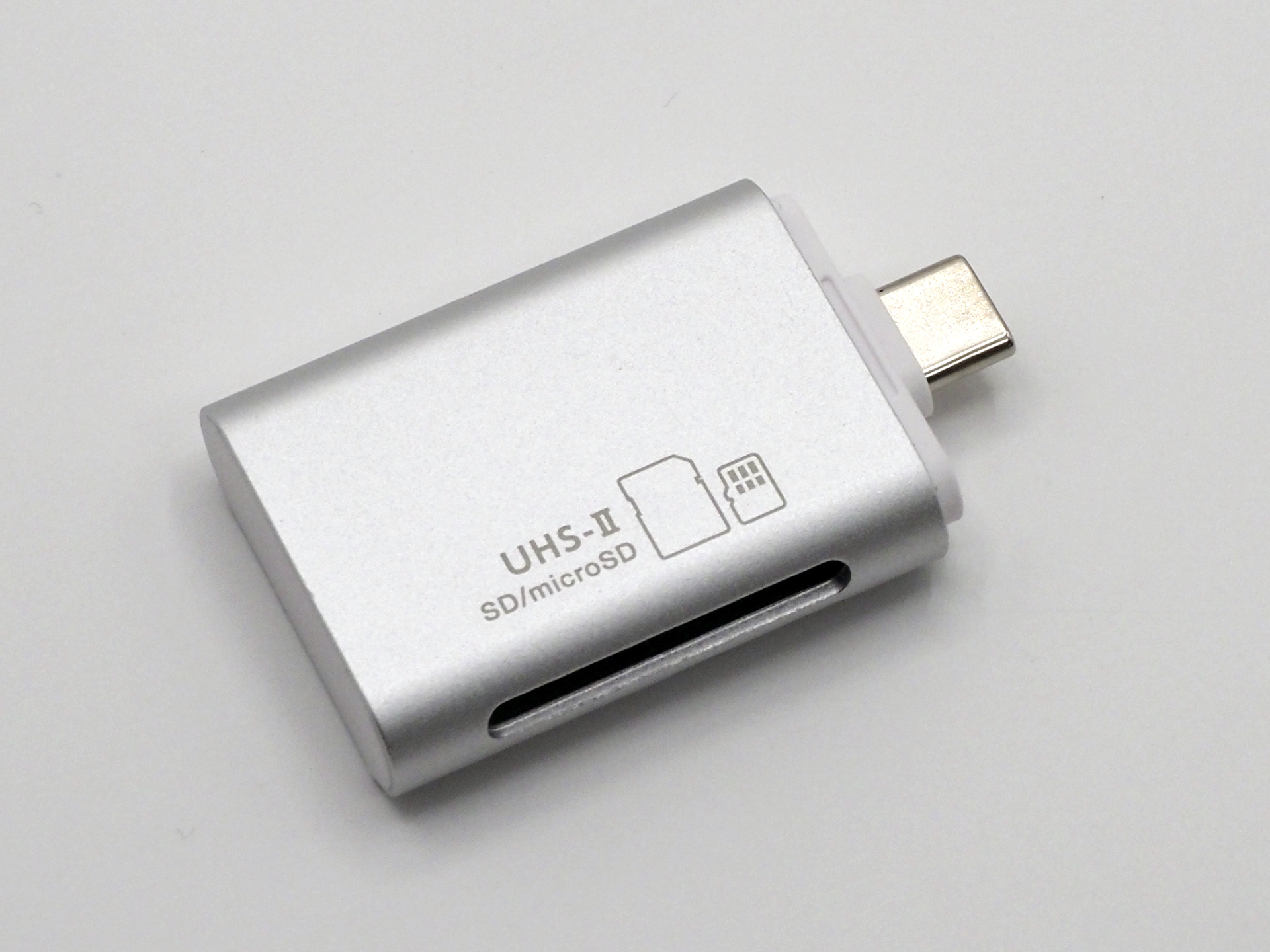 SDメモリーカードとmicroSDメモリーカードのダブルスロット仕様