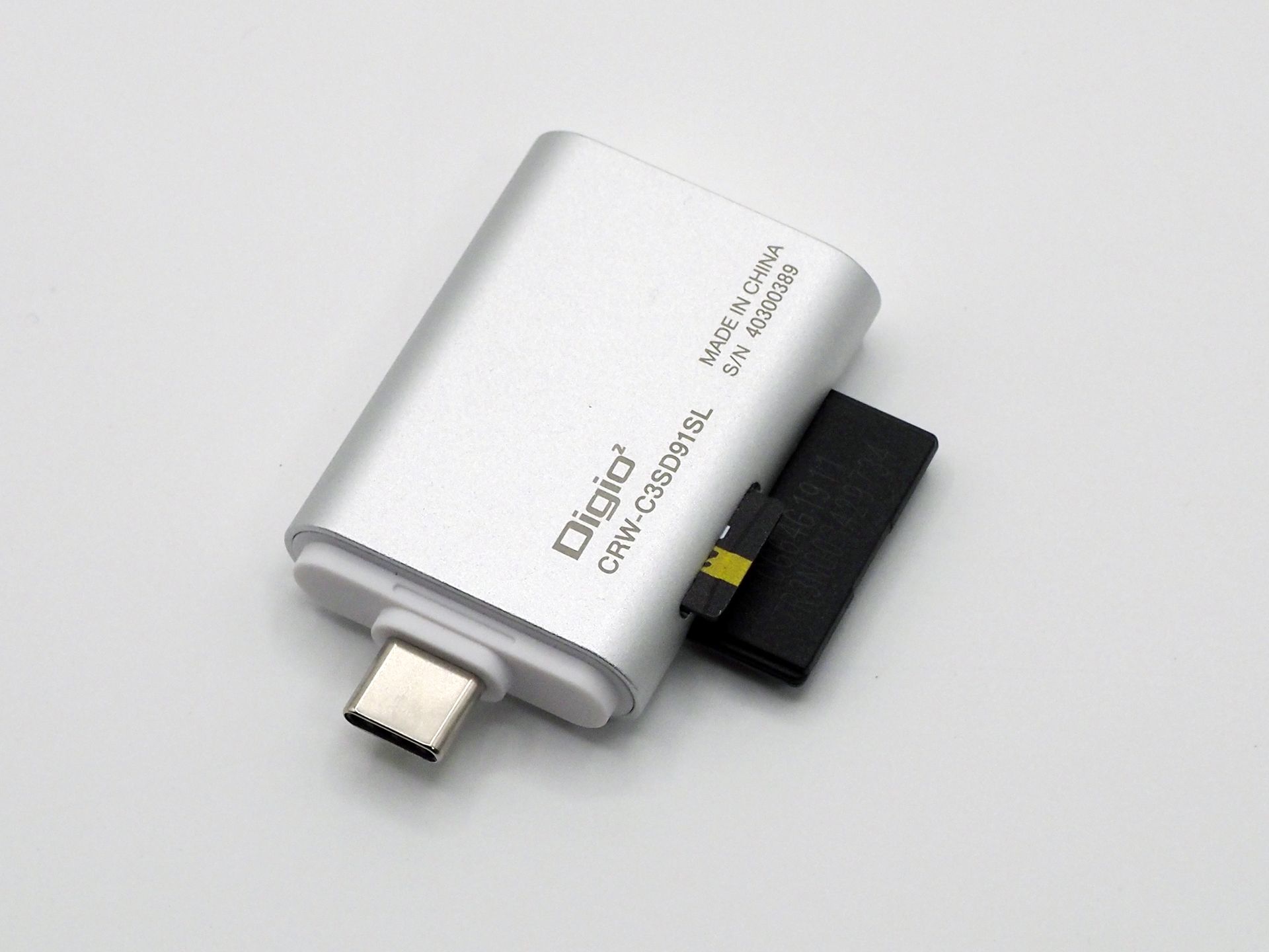 装着したSDメモリーカードとmicroSDメモリーカードは同時利用が可能だ