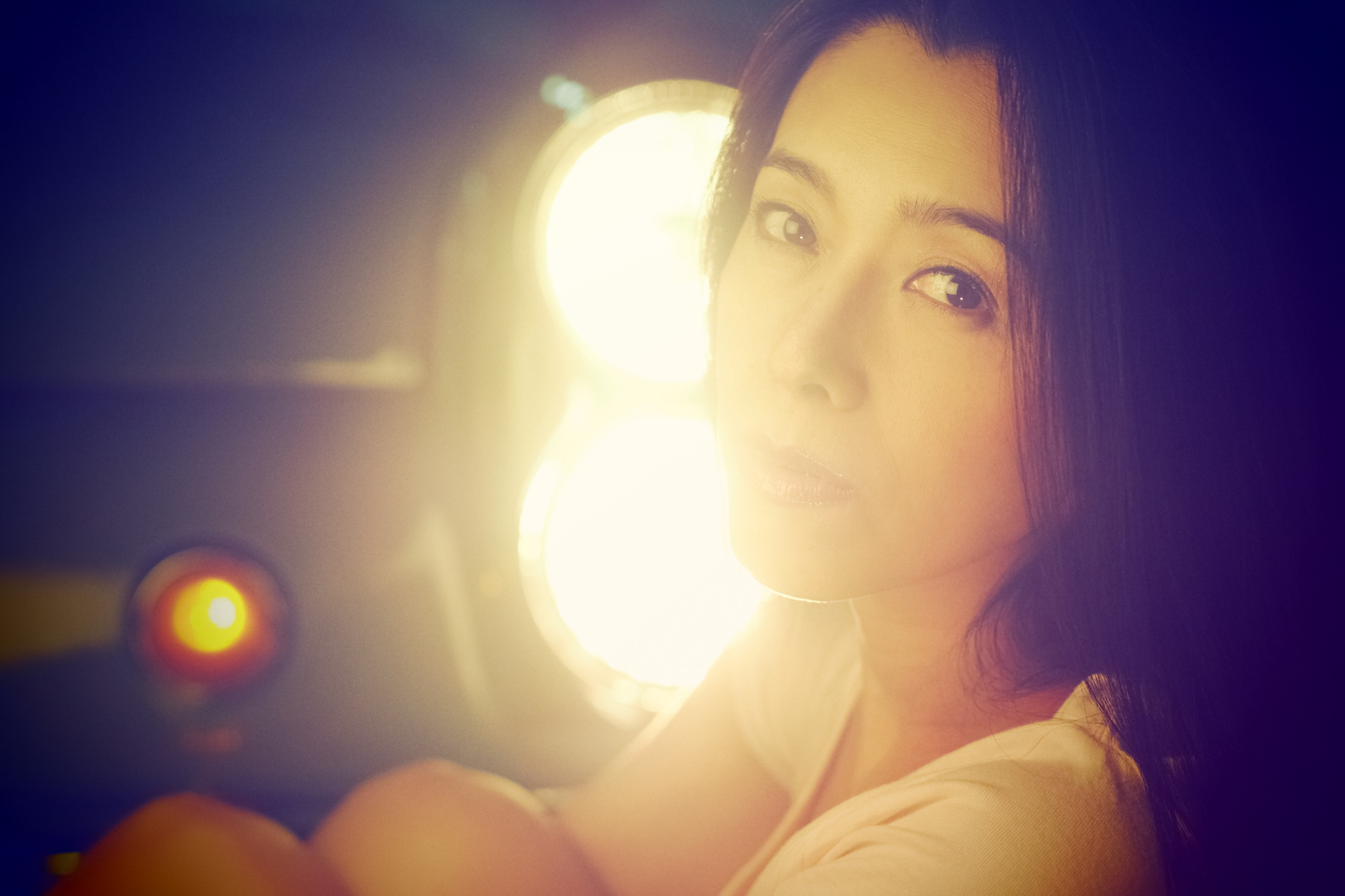 ヘアメイクさんの車を借りたんだけど、パーツが美しいとまた雰囲気も出るよね。 モデル：原田徳子