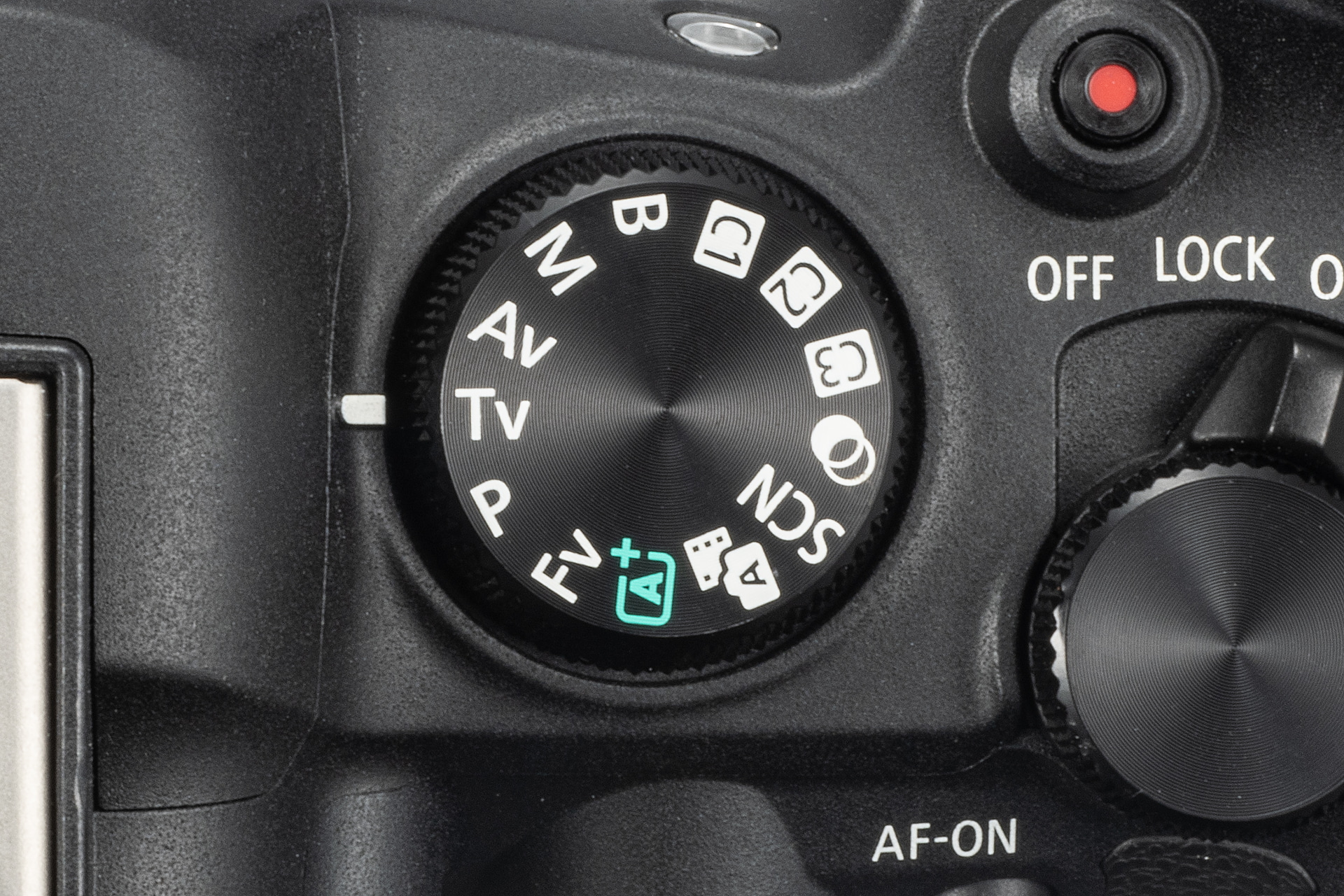 動く被写体の撮影はシャッター優先AEが基本。写し止めるときは高速シャッター、背景を流すときはスローシャッターなどシーンに合わせてシャッター速度を変える