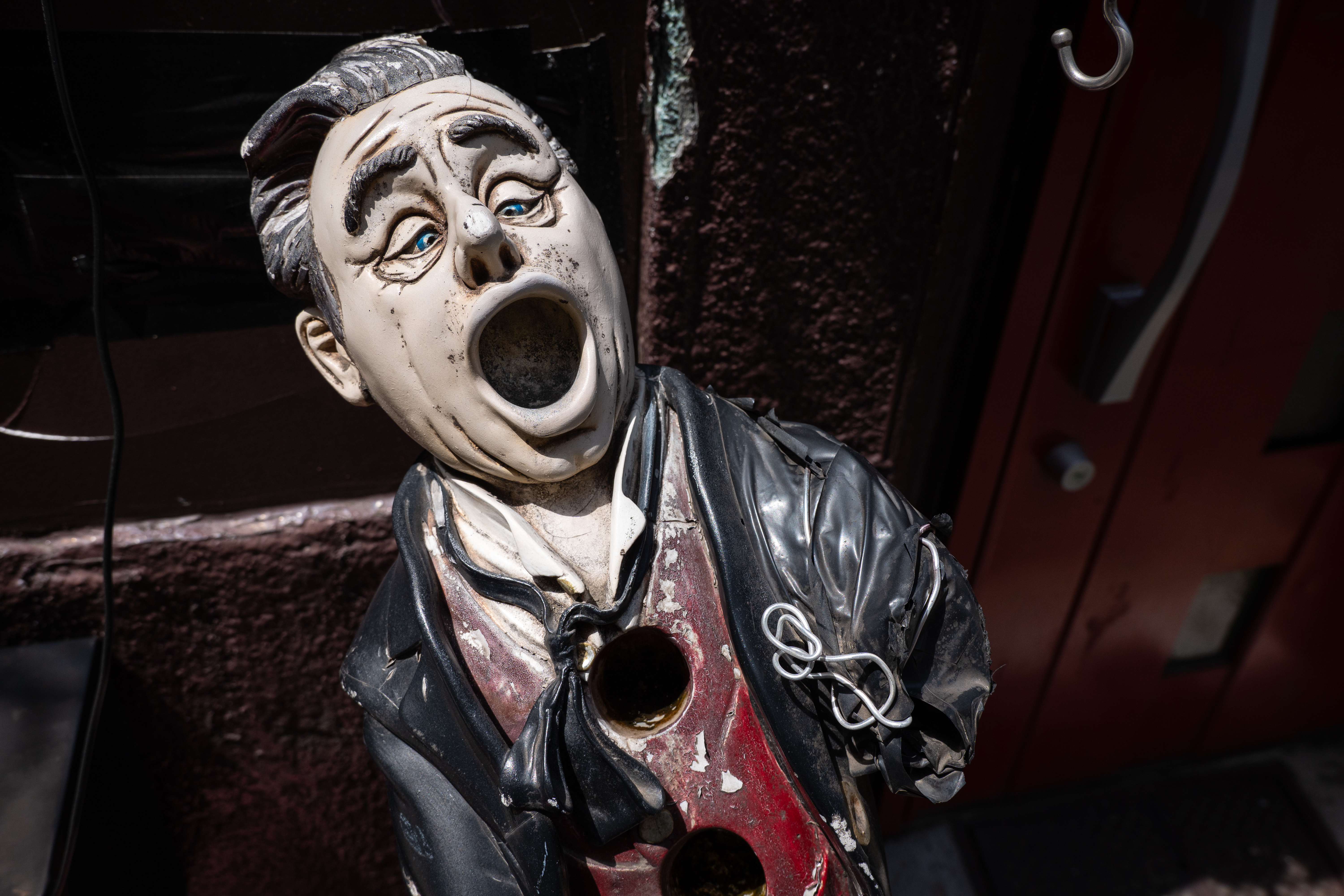 最初はワイドで撮り、次第にテレ方向というのが高倍率ズームレンズの使い方かもしれません<br><span class="fnt-85">パナソニック LUMIX S5IIX／LUMIX S 28-200mm F4-7.1 MACRO O.I.S／28mm／プログラムオート（1/640秒、F8.0、−1.0EV）／ISO 400</span>