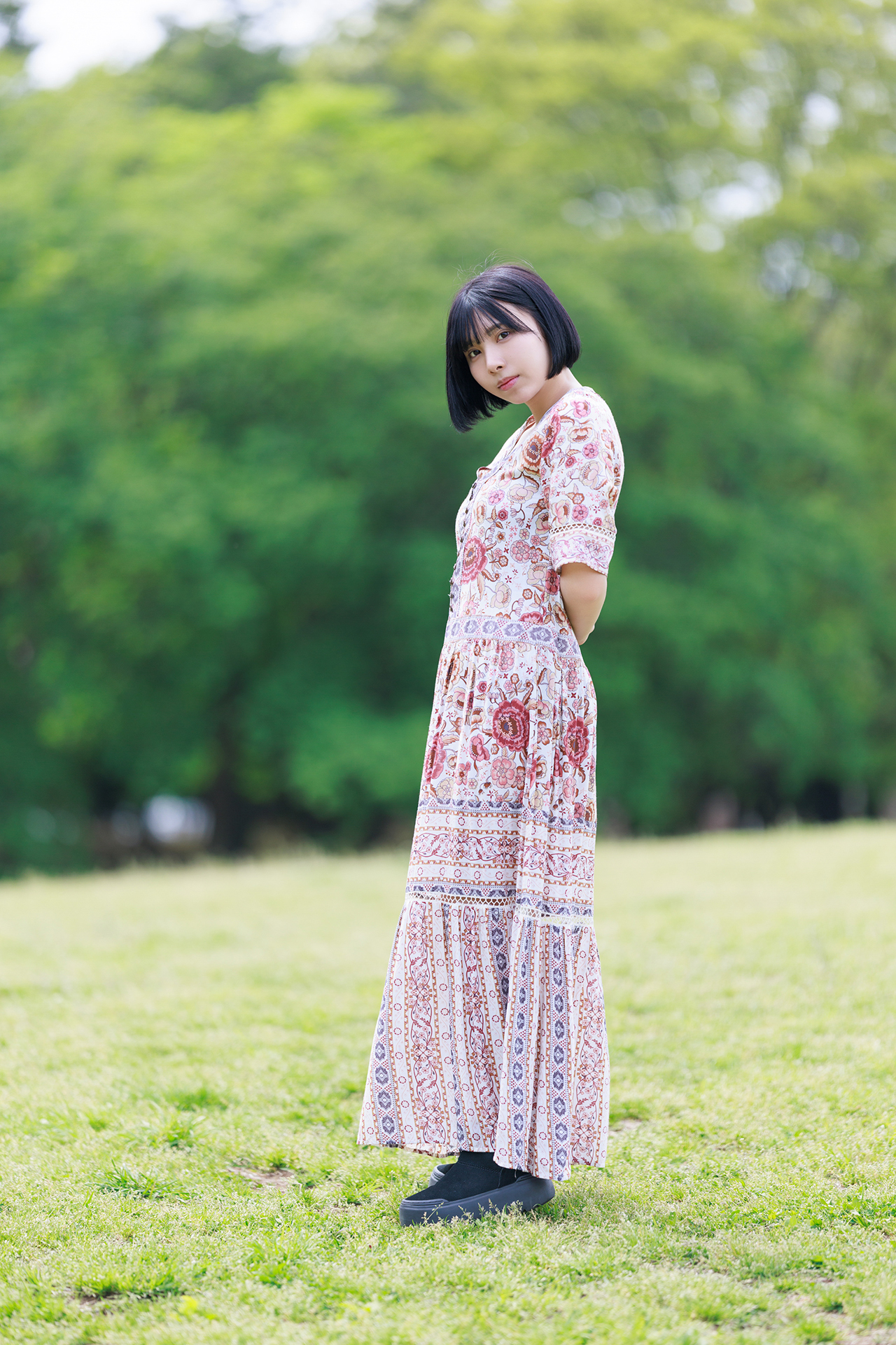 40mほど離れた森を背景に