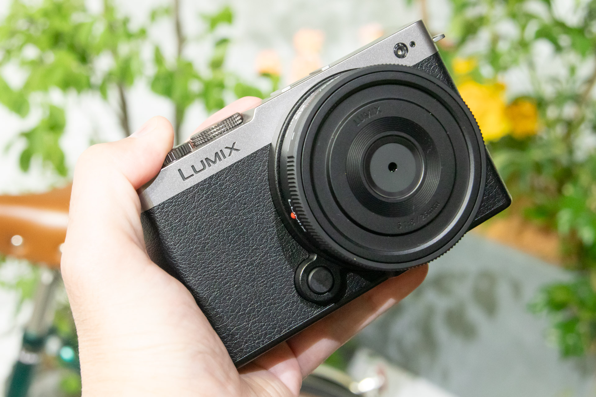 装着レンズはLUMIX S 26mm F8