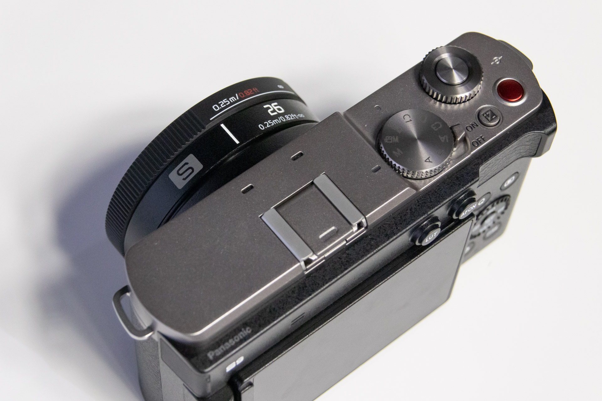 上面。全体的にボタンの数は厳選したという