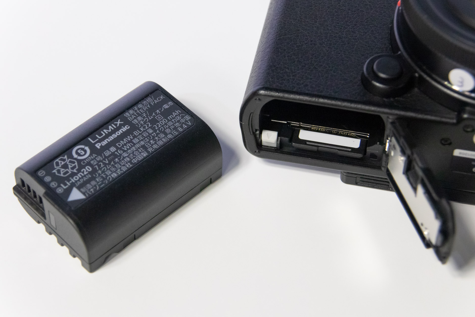 バッテリーはLUMIX S5IIなどと同じ