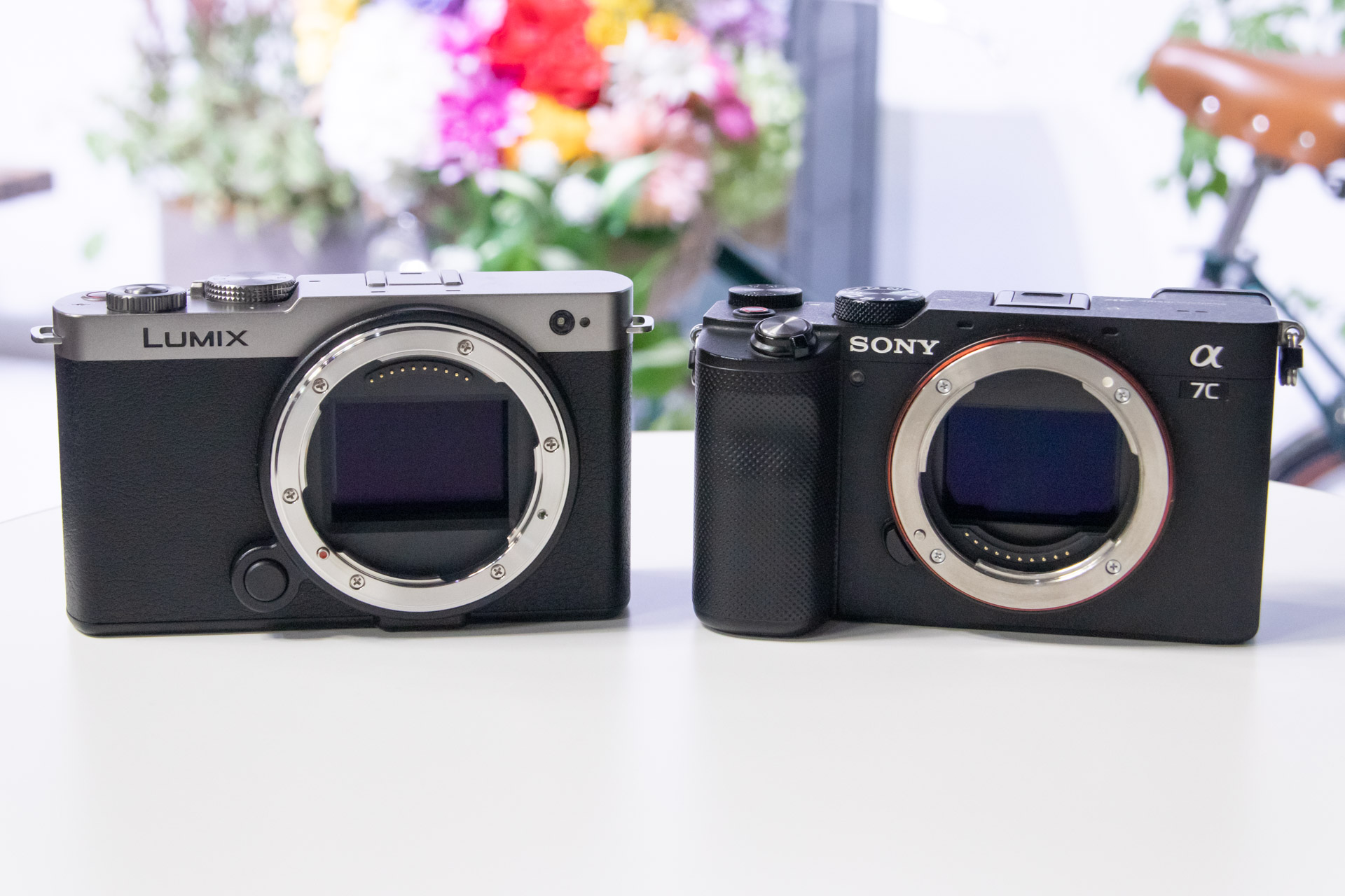 ソニーα7C（右）との比較