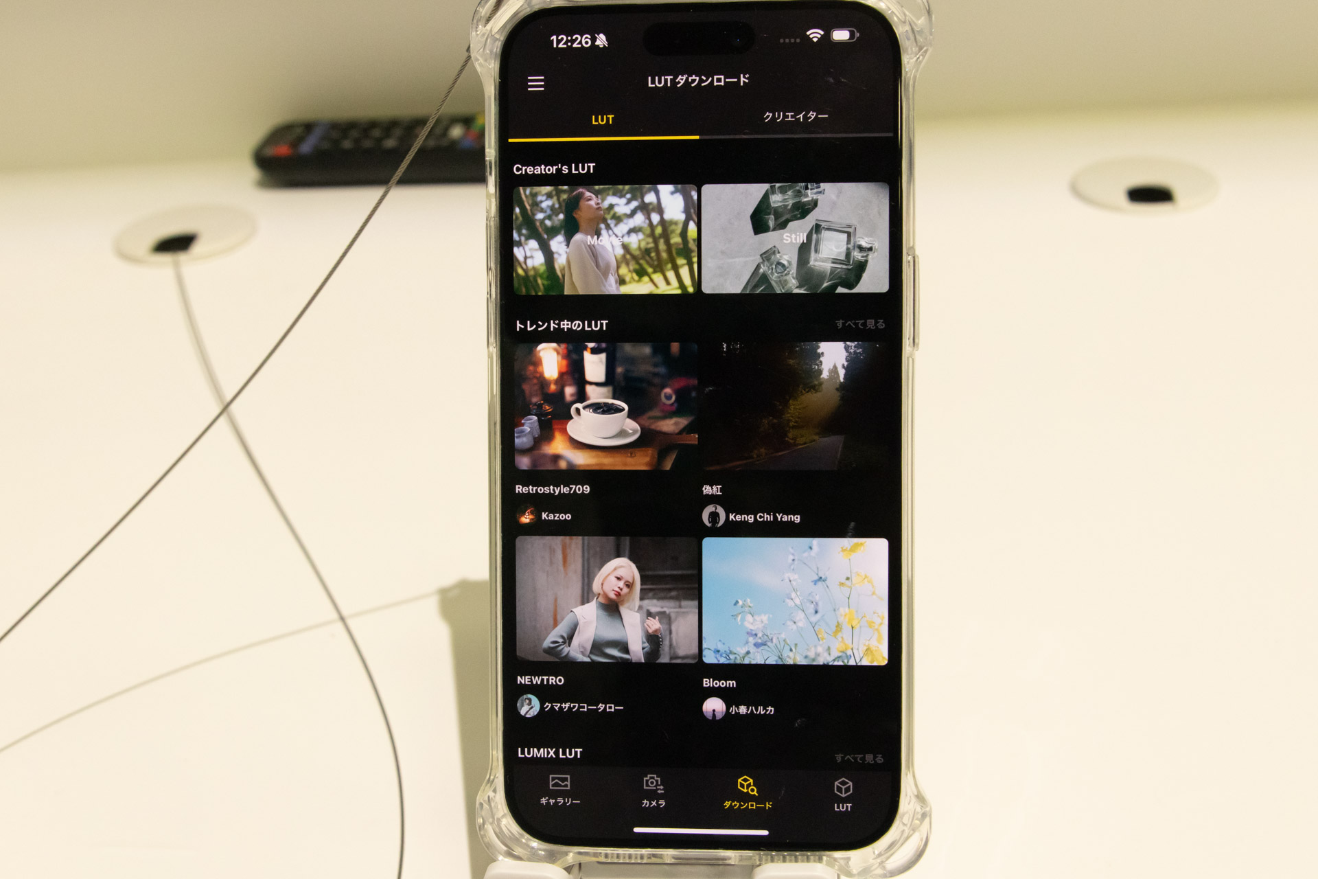 クリエイターのLUTをダウンロードすることもできる。現在100種類ほどが登録されている