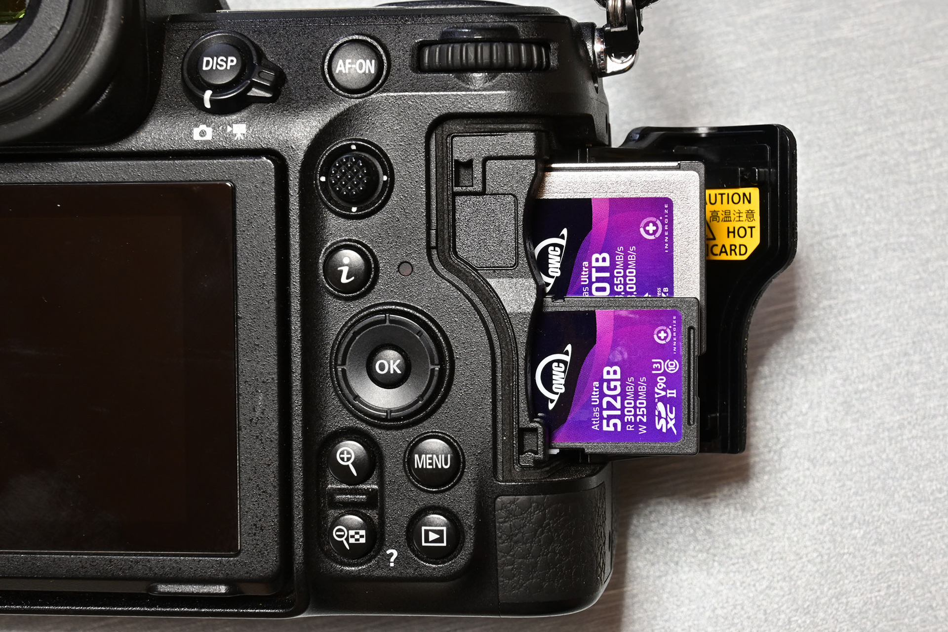 「Z 8」には主スロットに「Atlas Ultra CFexpress 4.0 Type B」1TB、副スロットに「Atlas Ultra SD V90 512GB」を挿す