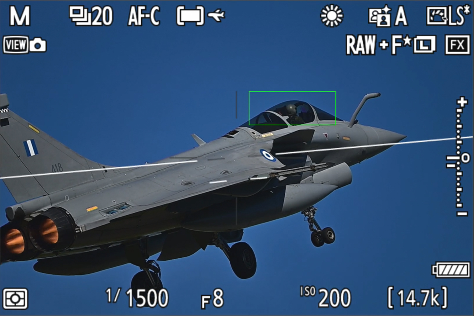 離陸機撮影時のファインダー画像。右下の撮影可能枚数［14.7k］の表示が頼もしい