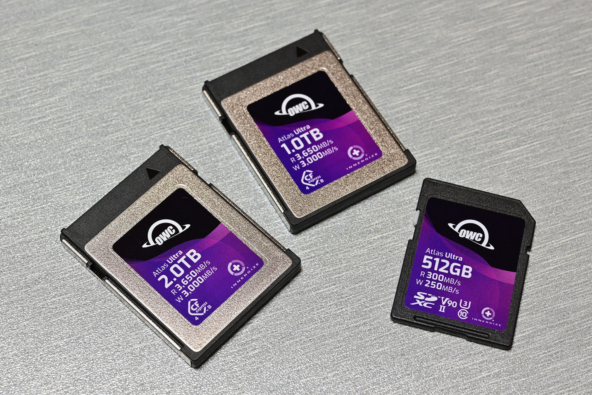 今回使用したOWCのメモリーカード。左から「Atlas Ultra CFexpress 4.0 Type B 2TB」「Atlas Ultra CFexpress 4.0 Type B 1TB」「Atlas Ultra SD V90 512GB」