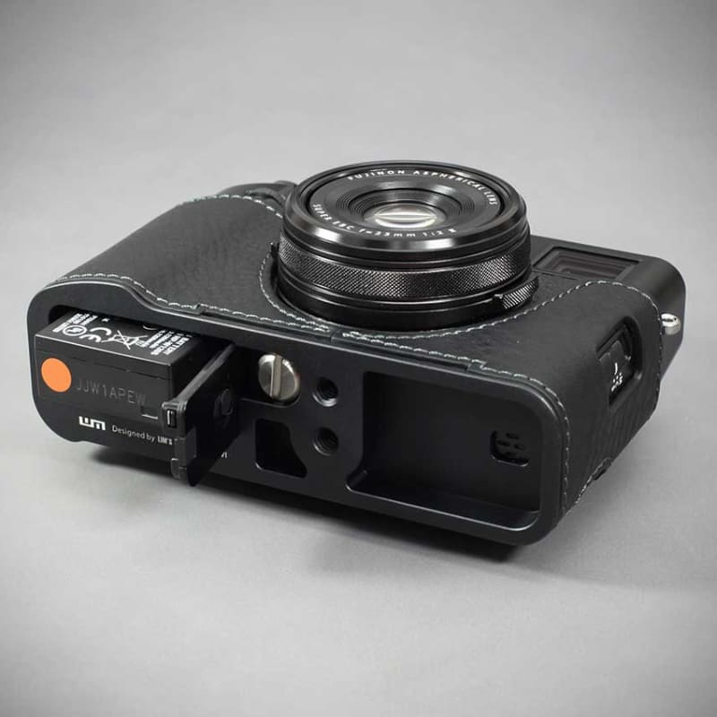 FUJIFILM X100VIをドレスアップ／イタリアンレザーのボディケース