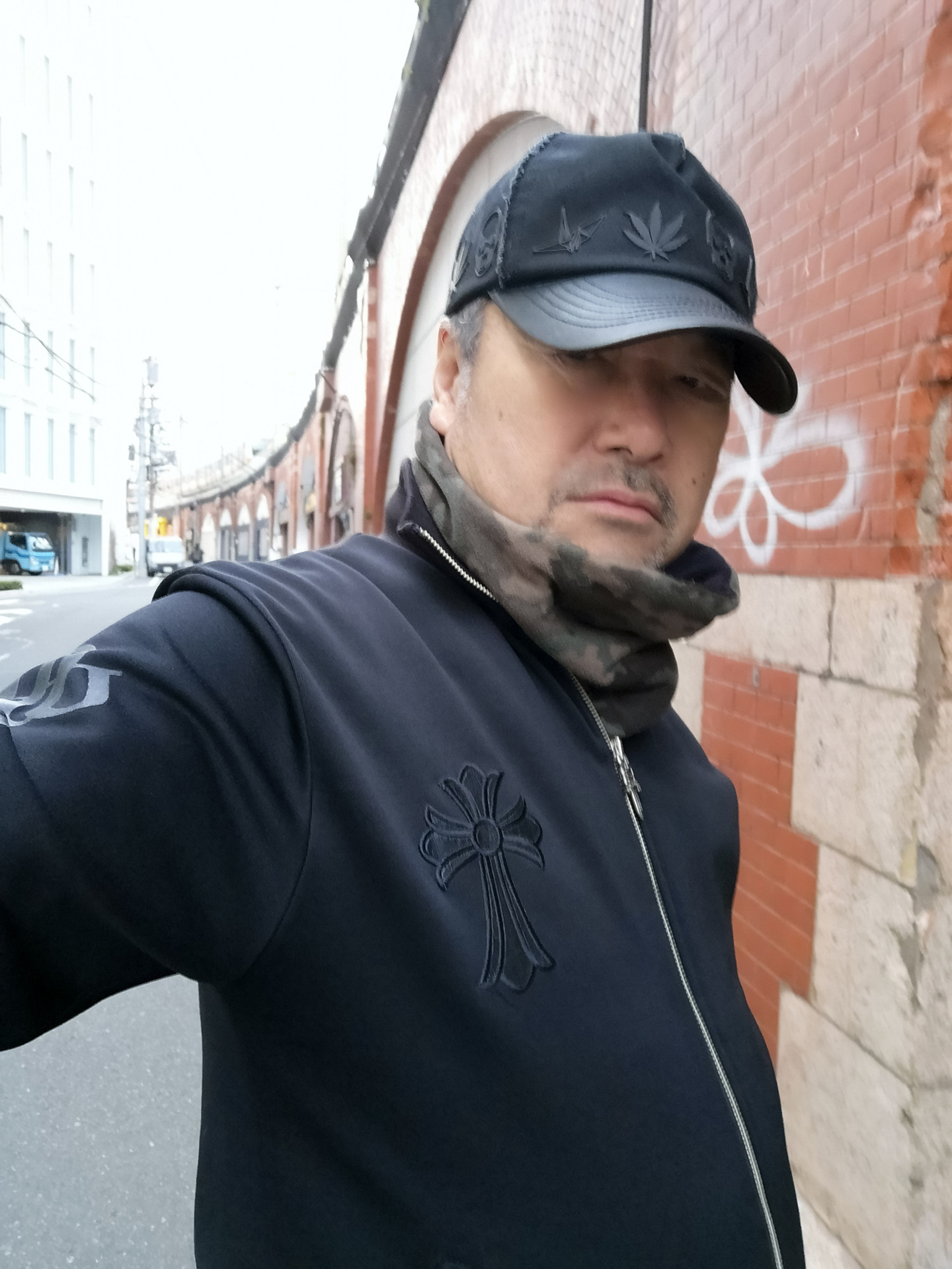 クロムハーツのキャップとジャージ。同ブランドを好んで購入したりプレゼントでいただくことも多かった