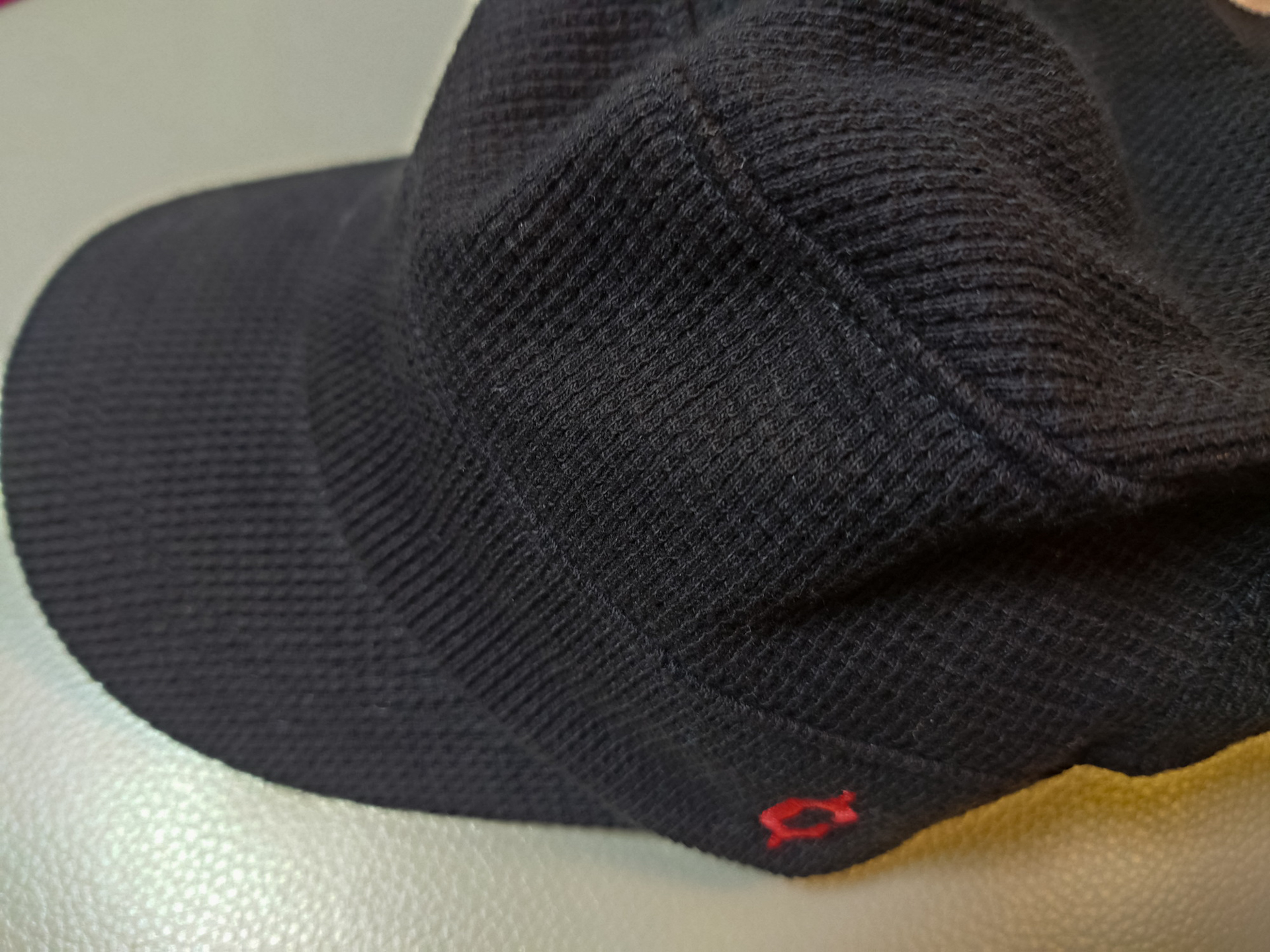 去年の誕生日にアシスタントOBの横内君がプレゼントしてくれた帽子