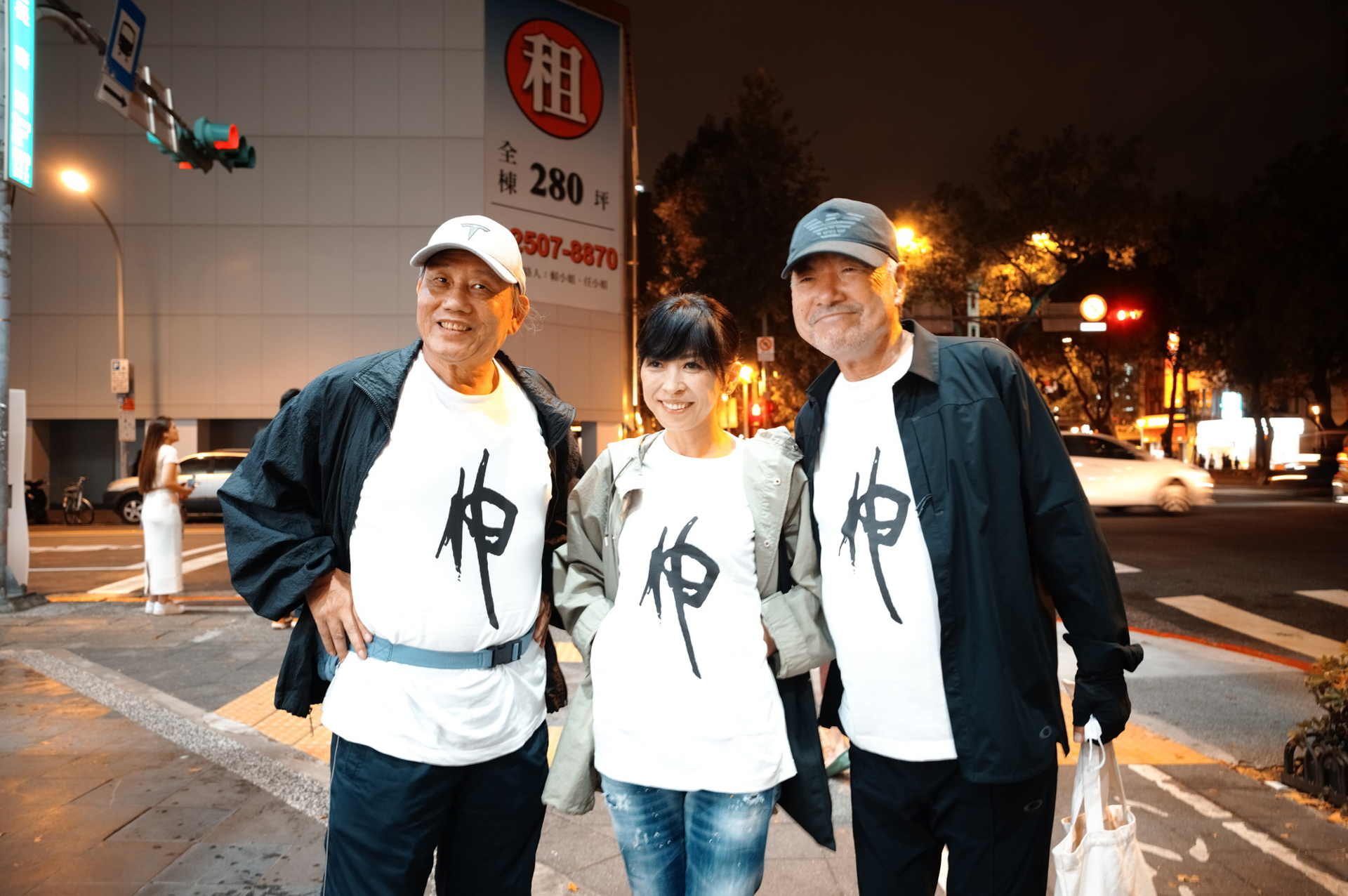 台北にて、黄さんが用意してくれたTシャツを着て