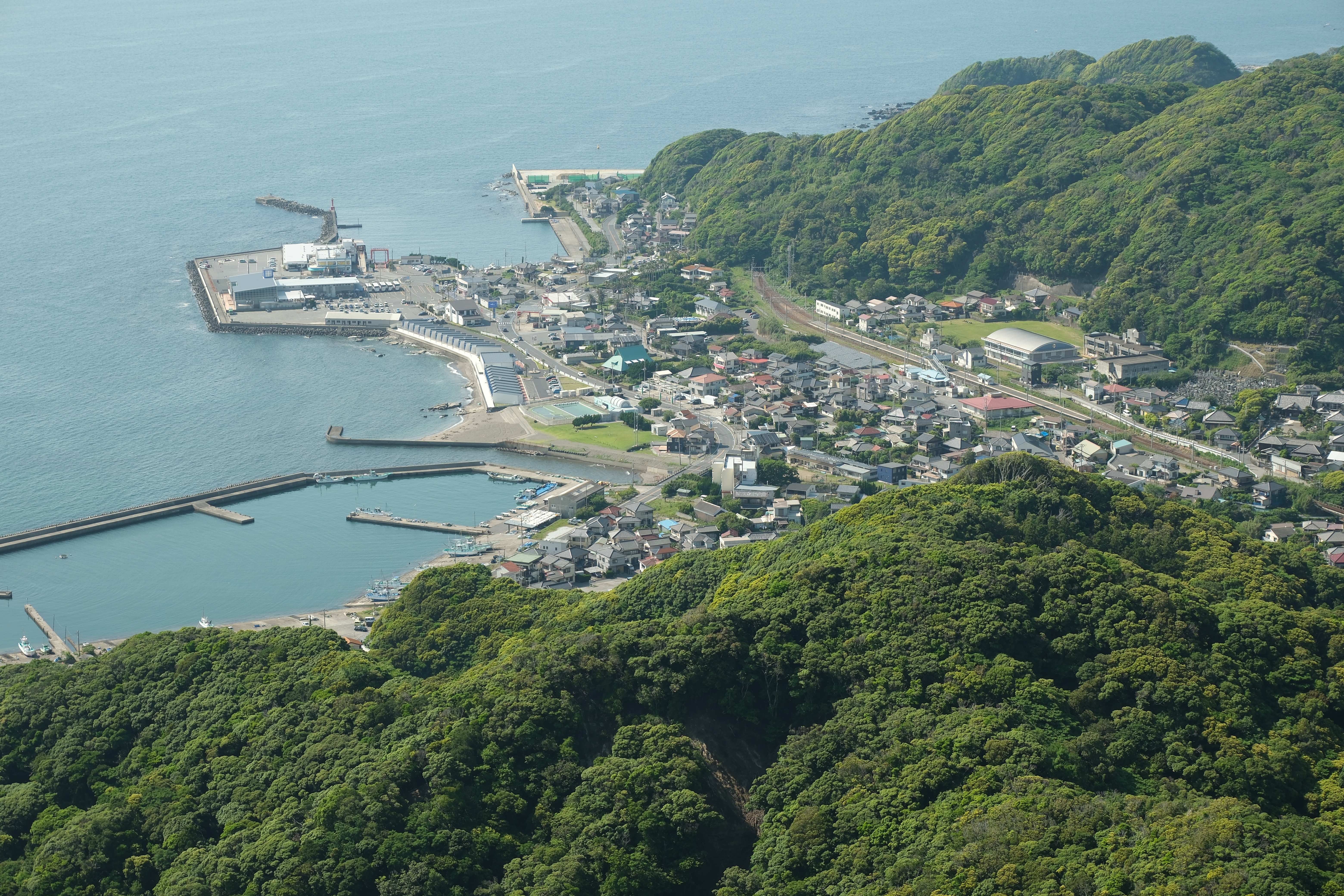 <span class="fnt-85">富士フイルム X-H2S／XF16-50mmF2.8-4.8 R LM WR／50mm（76mm相当）／絞り優先AE（1/640秒、F4.8、＋0.7EV）／ISO 160</span>