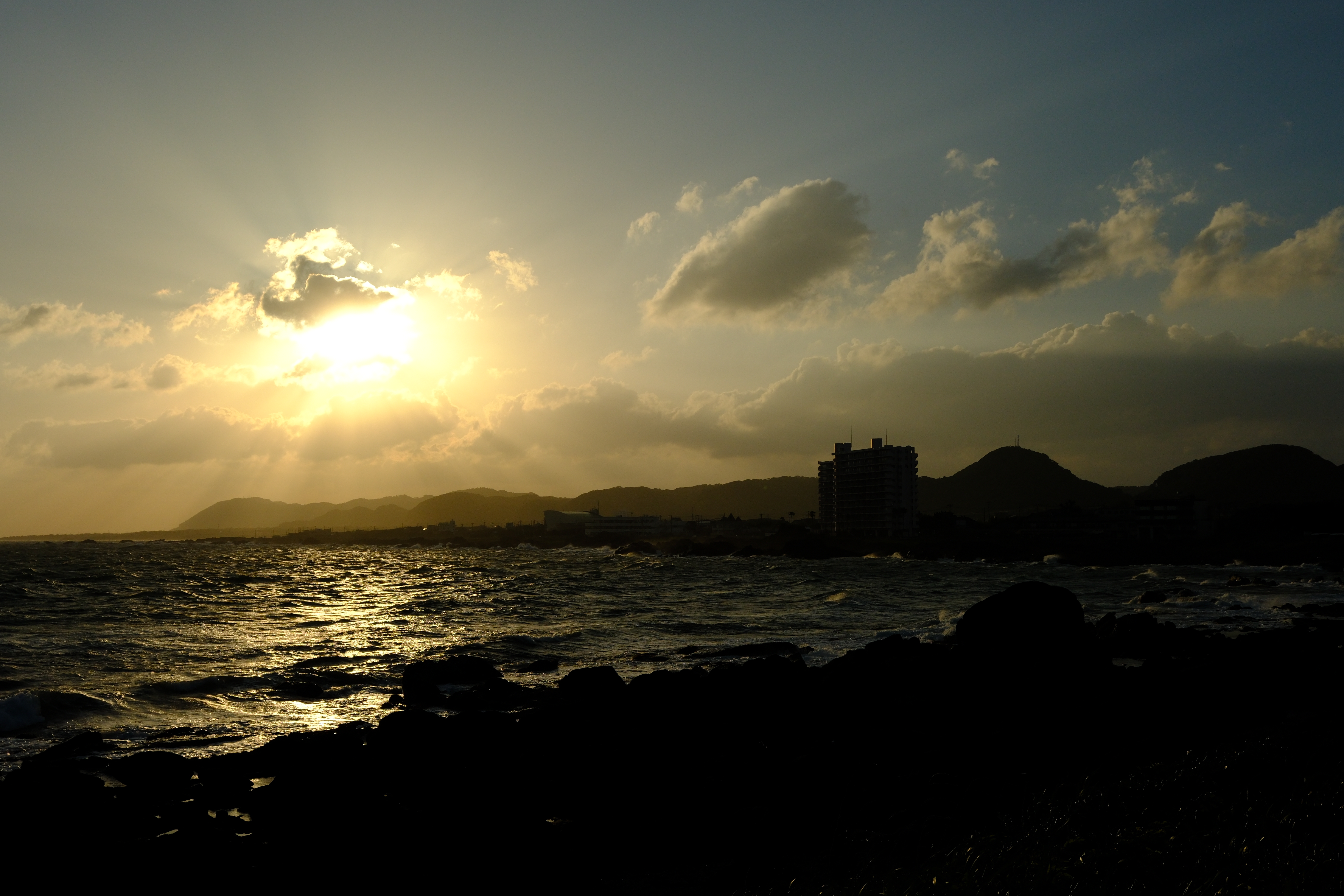 <span class="fnt-85">富士フイルム X-H2S／XF16-50mmF2.8-4.8 R LM WR／22.7mm（34mm相当）／絞り優先AE（1/7,500秒、F5.6、−2.3EV）／ISO 400</span>