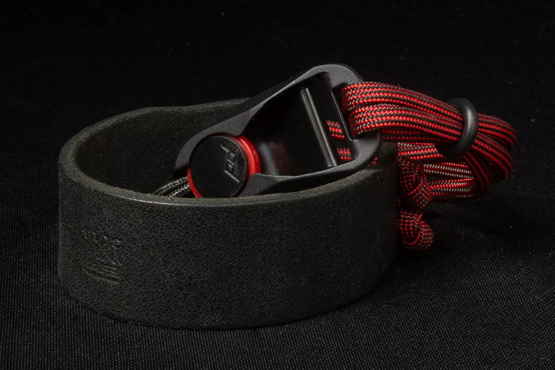 ブラック×レッド