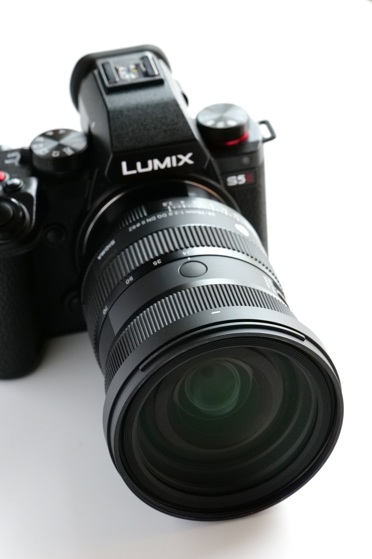 ワイド端とテレ端にそれぞれズームしたところ