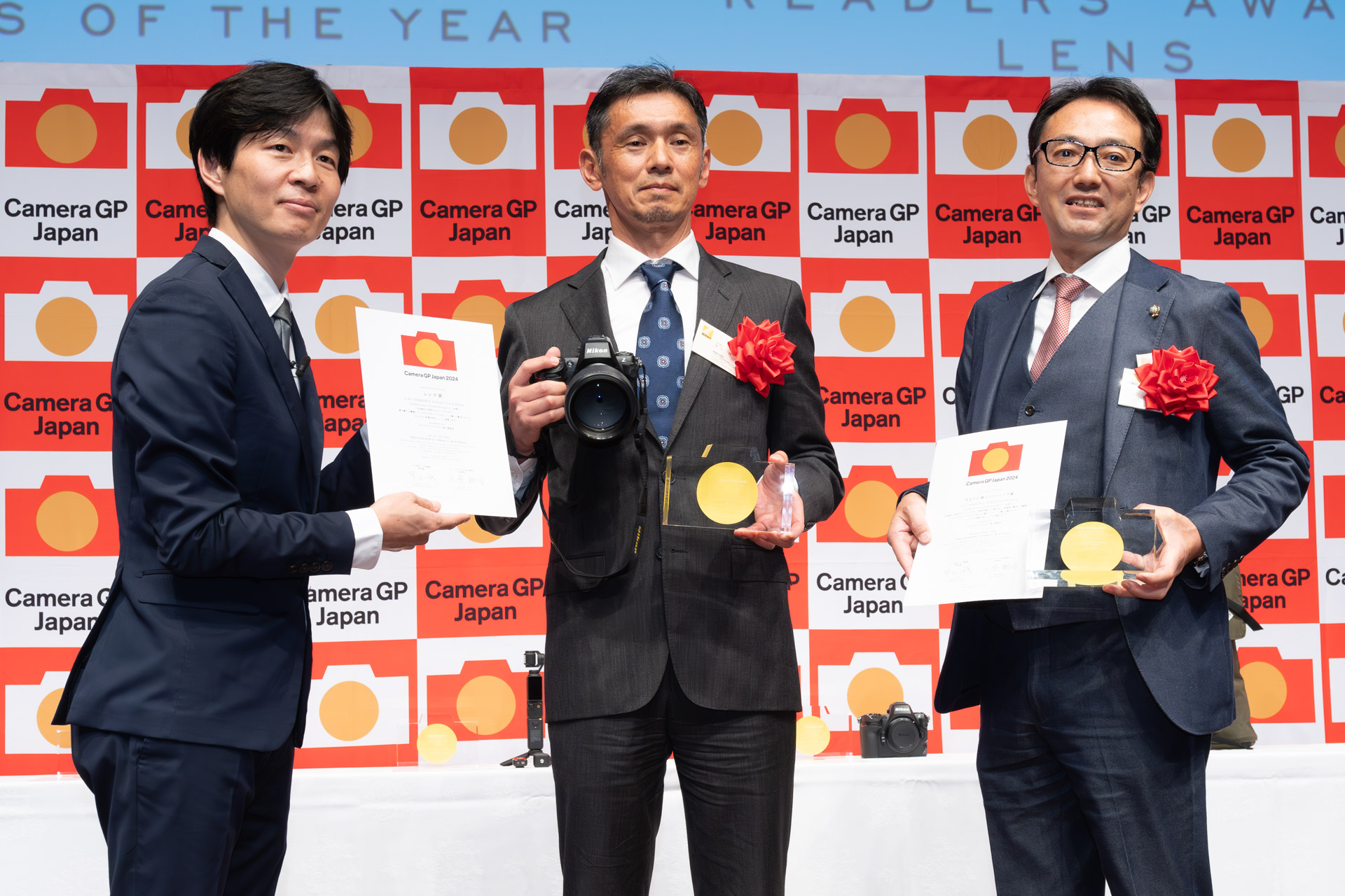 恩田稔氏（中央）、石山敏朗氏（右）