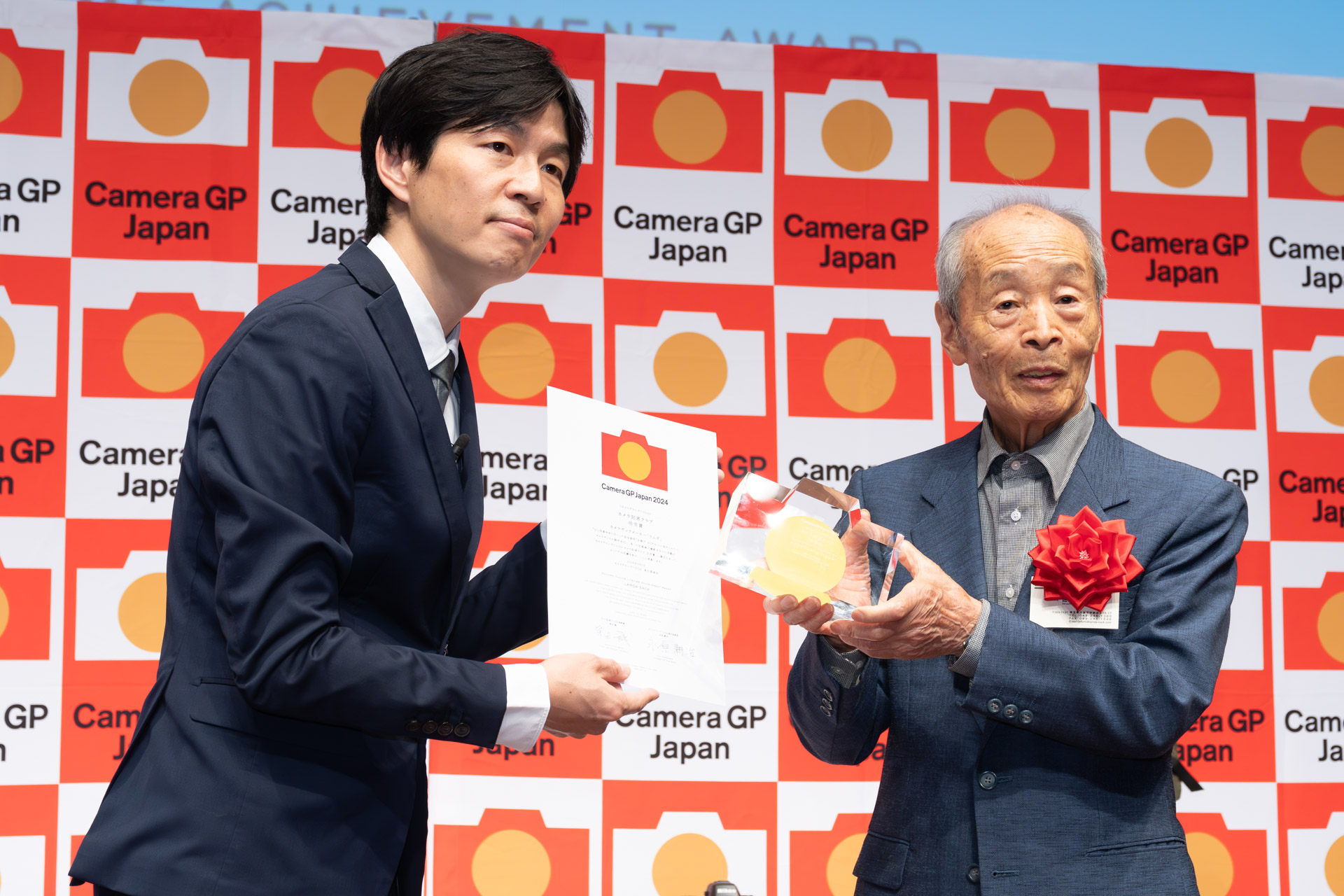 佐久間博氏（右）