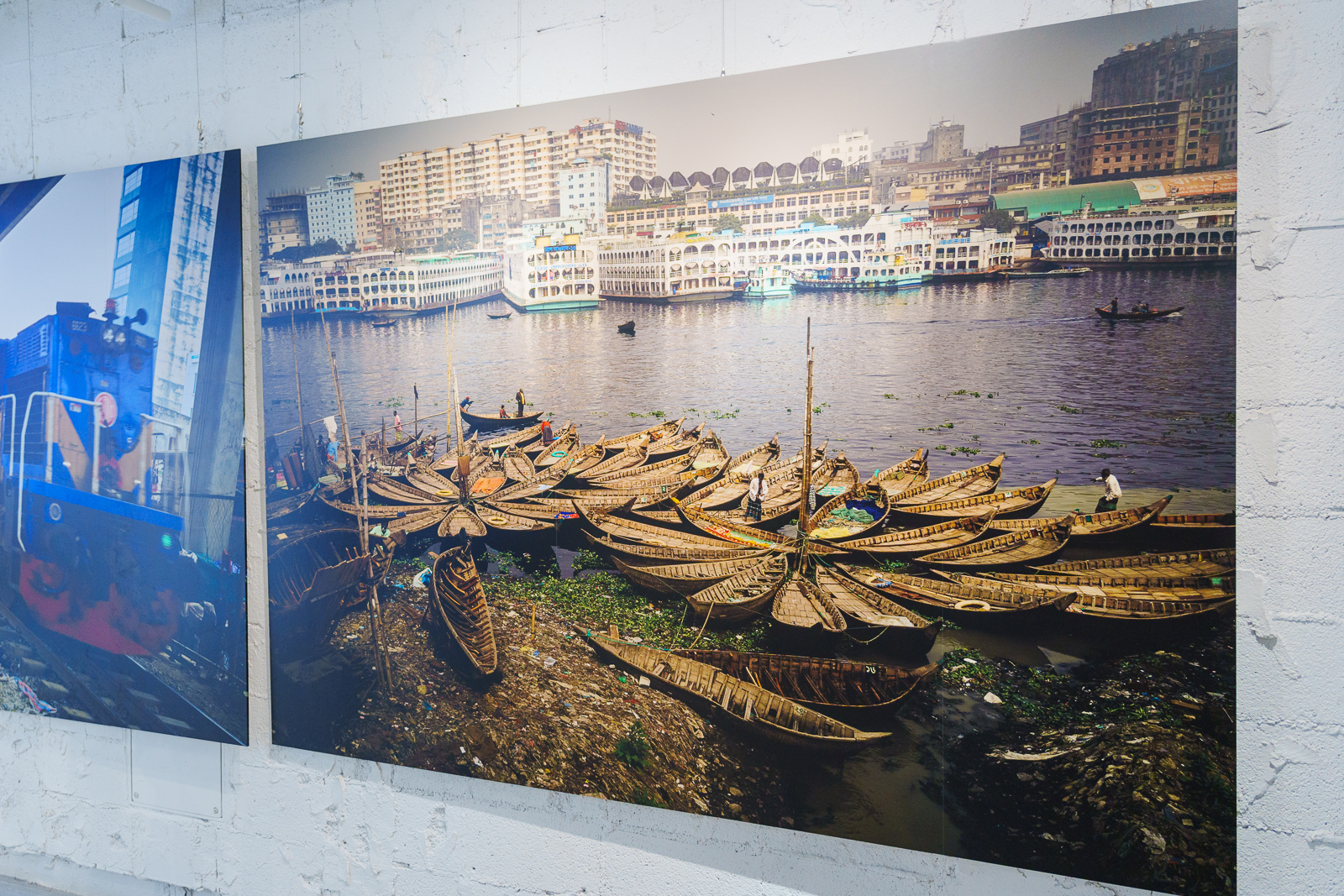 大きく引き伸ばしてプリントされた展示も