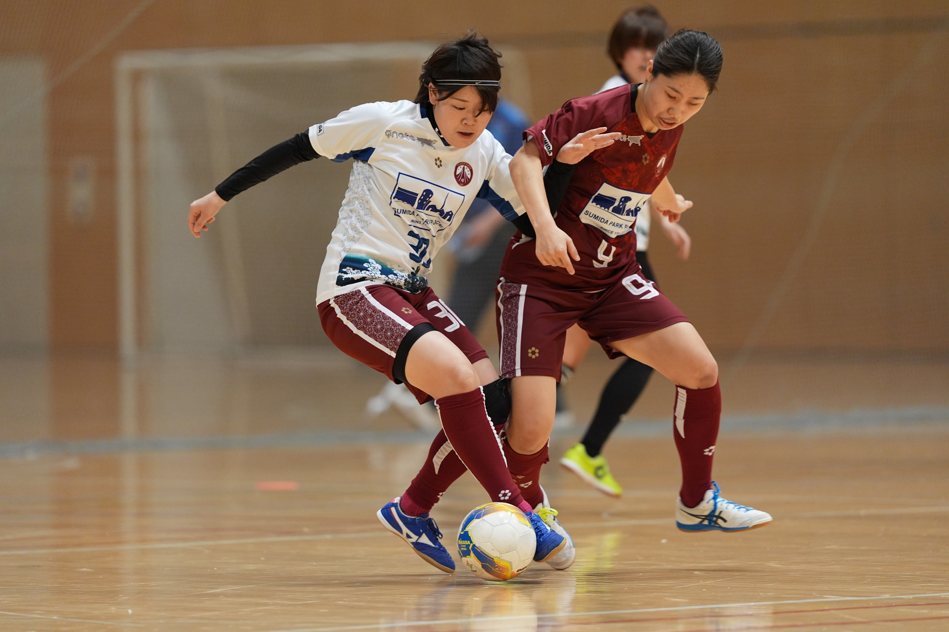 撮影：小城崇史　撮影協力・フウガドールすみだ<br><span class="fnt-85">α9 III／FE 300mm F2.8 GM OSS／マニュアル露出（1/1,000秒・F2.8）／ISO 2500</span>