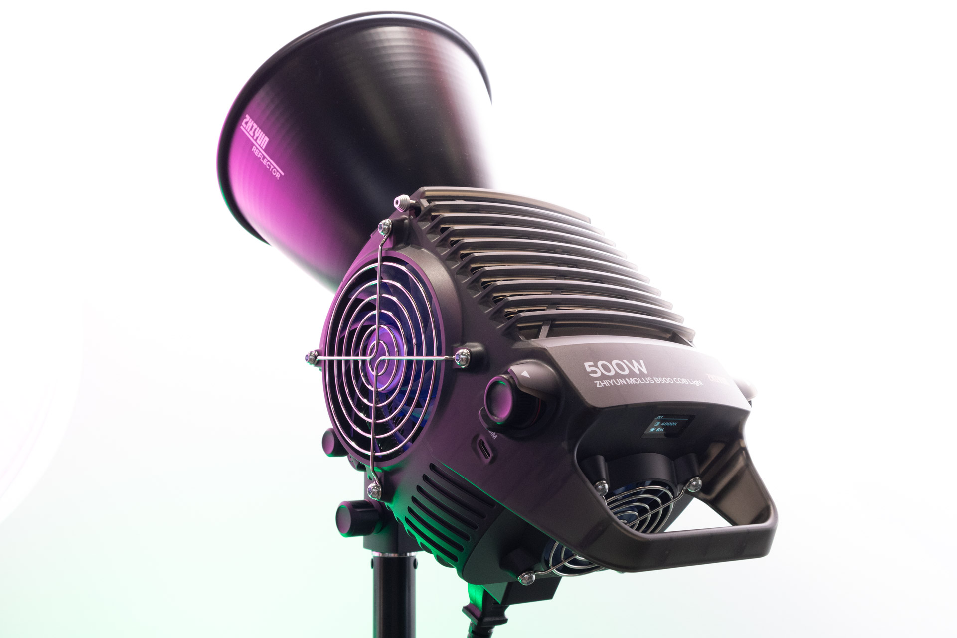 最大の500Wモデル。ACコードで直接電源供給している