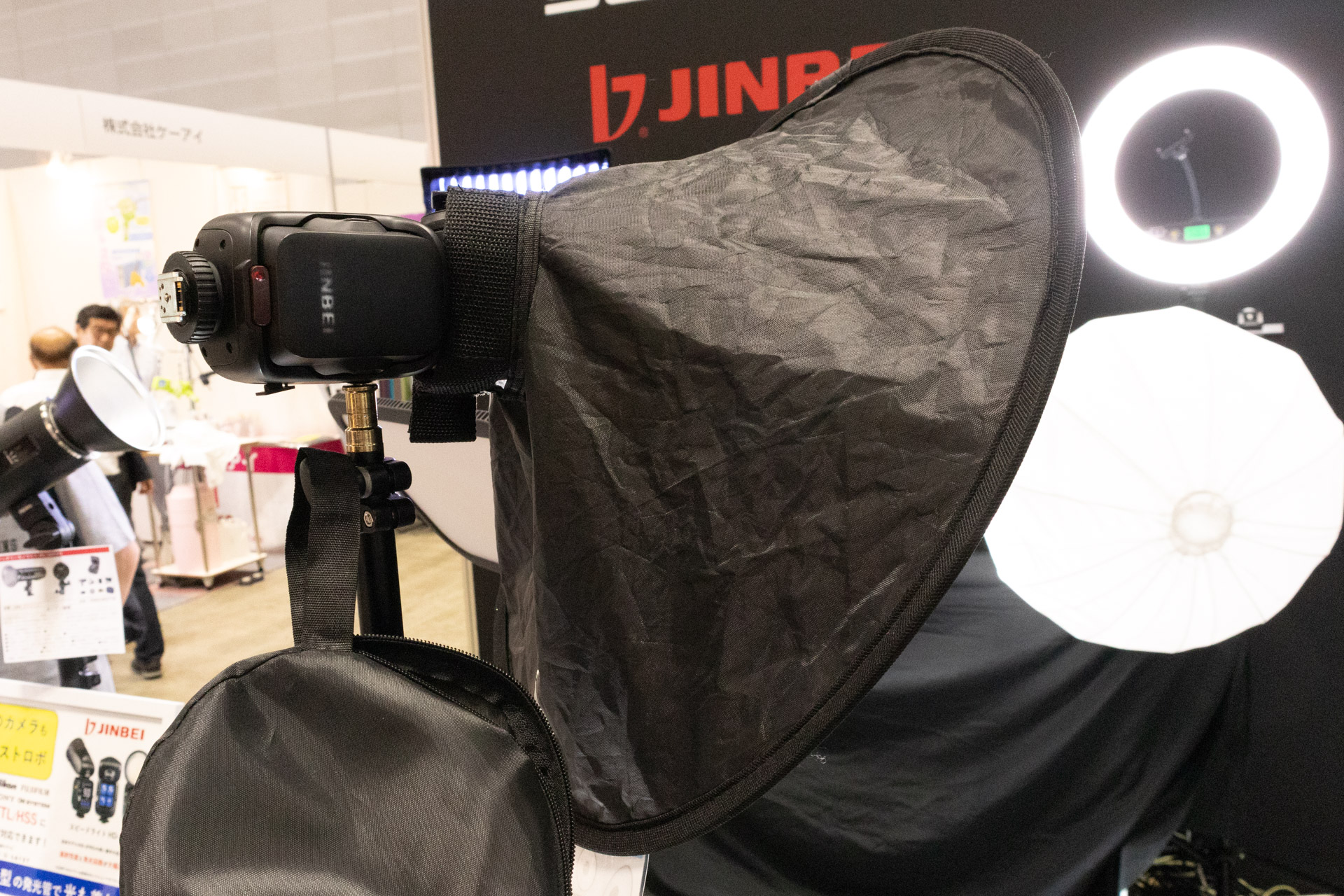 クリップオンストロボを付けたところ