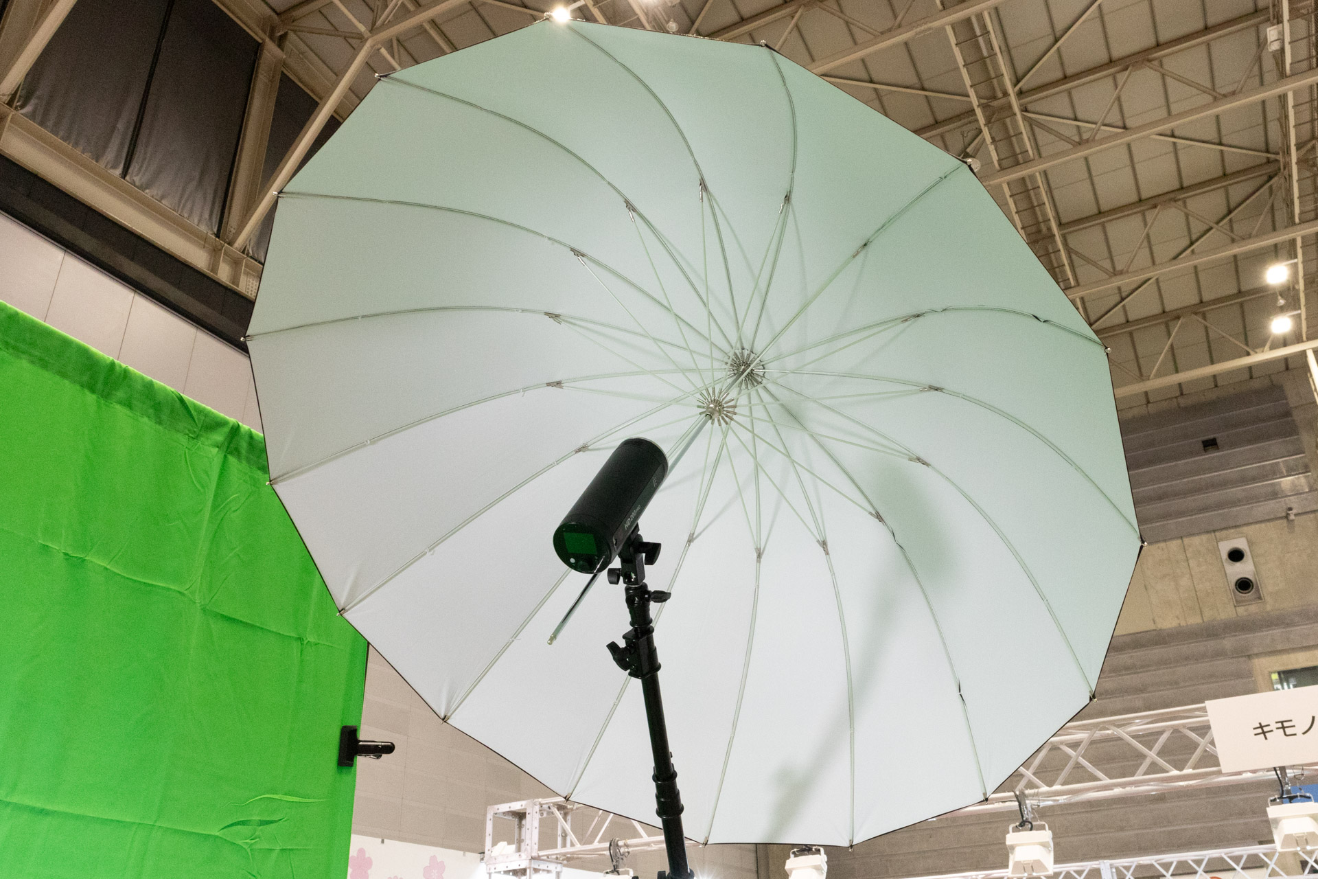 PW130。最近は光のコントロールがしやすいディープ型も人気とのこと