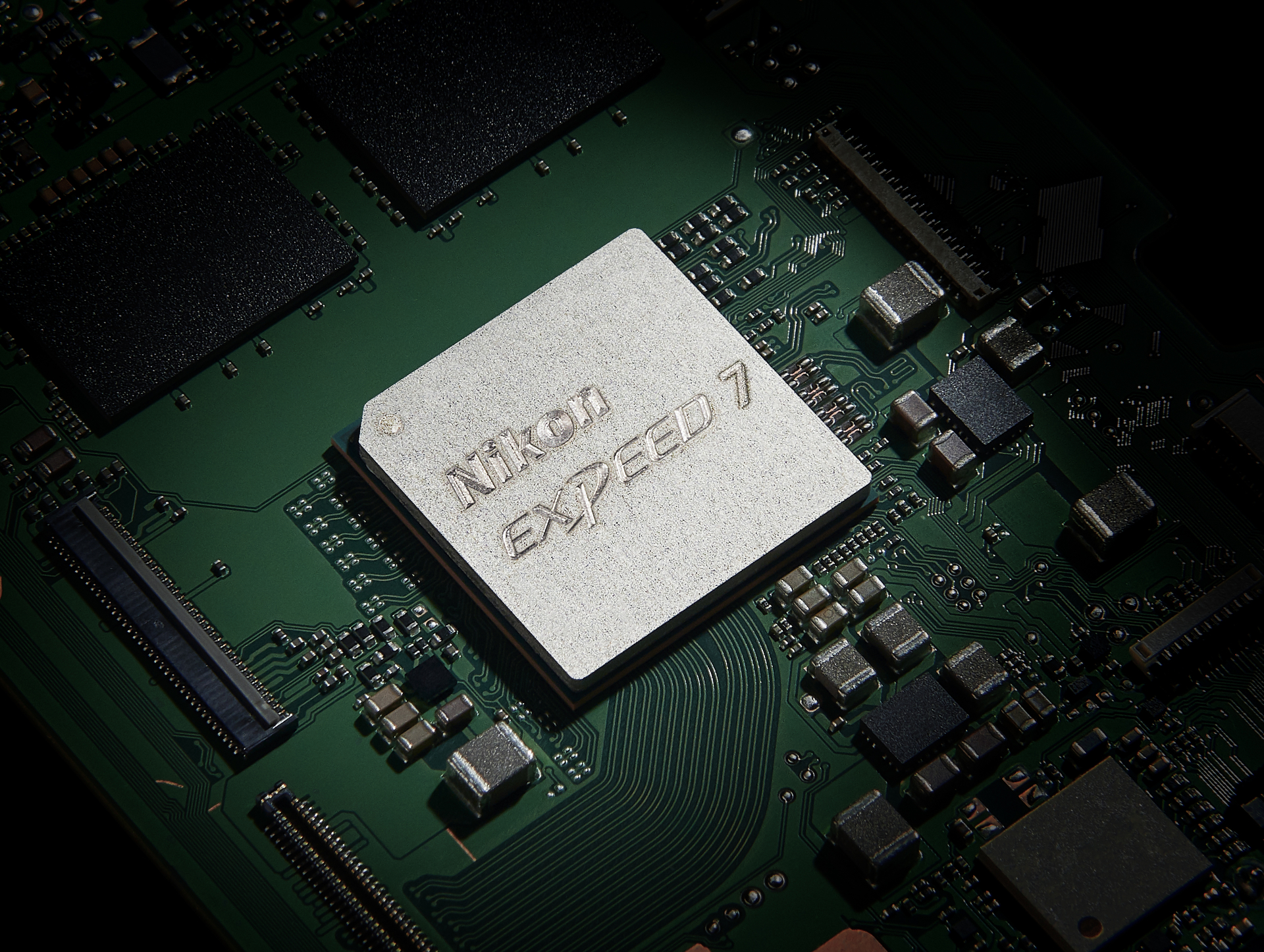 画像エンジンはZ9やZ8にも搭載される「EXPEED 7」