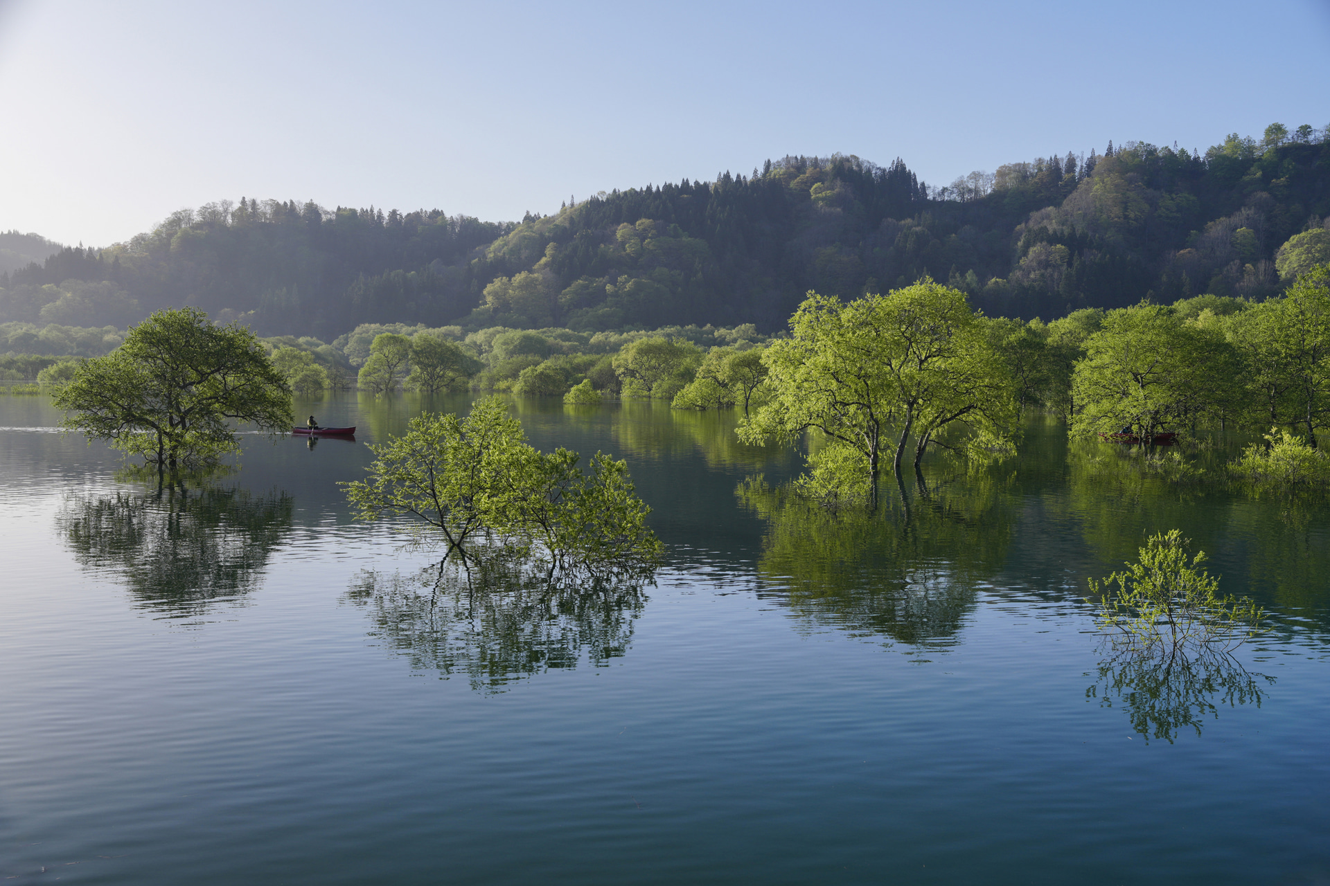 PLフィルターの効果を適用しても露出値の変化は少ない<br><span class="fnt-85">ソニー α7R V／FE 24-70mm F2.8 GM II／36mm／絞り優先AE（F8、1/160秒、－1.3EV）／ISO 100／WB：太陽光</span>