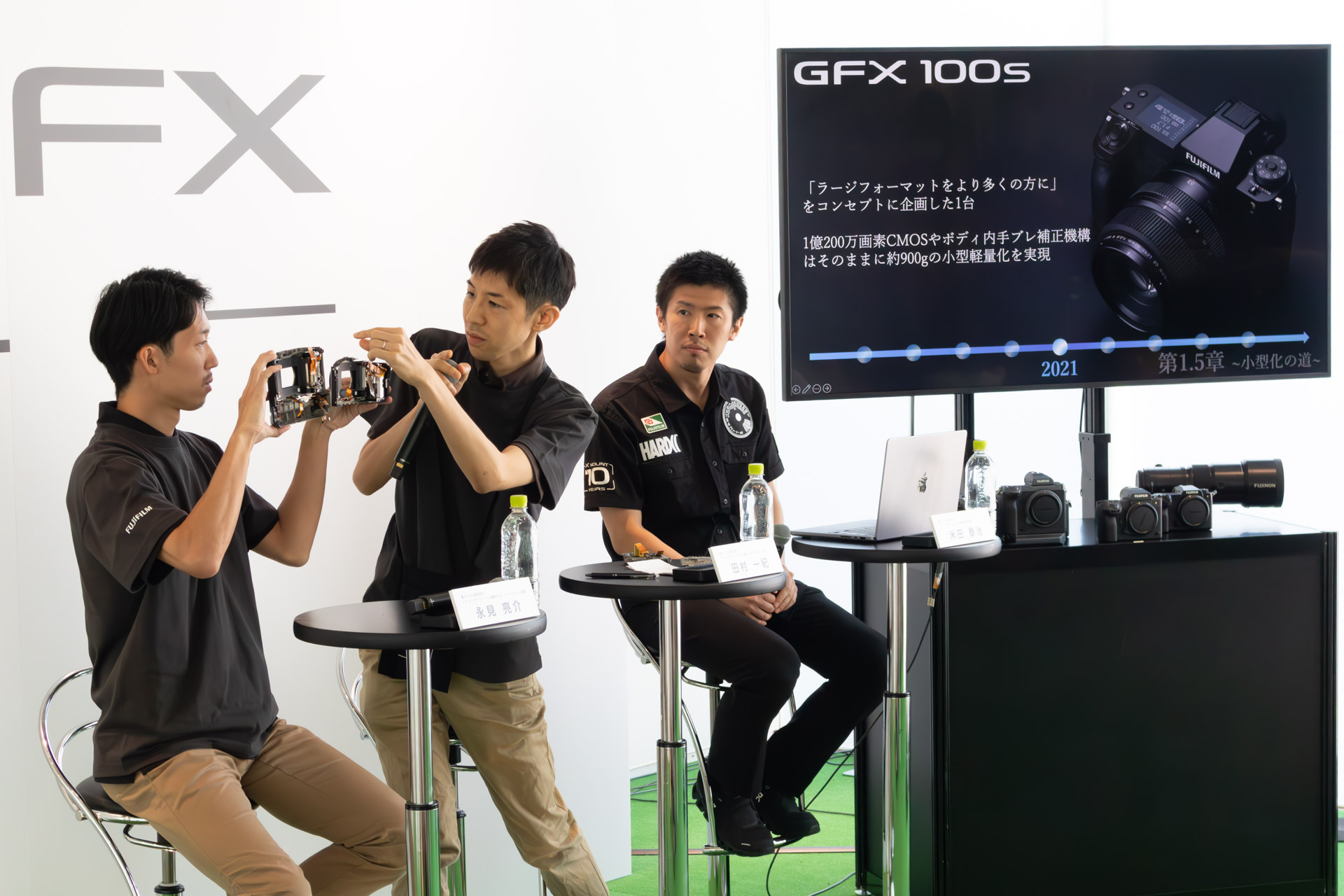 実際のパーツを使った説明も