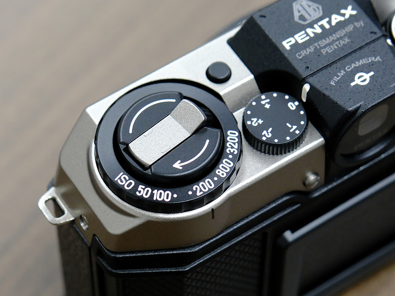 実機速報】フィルムカメラ新モデル「PENTAX 17」のデザインに