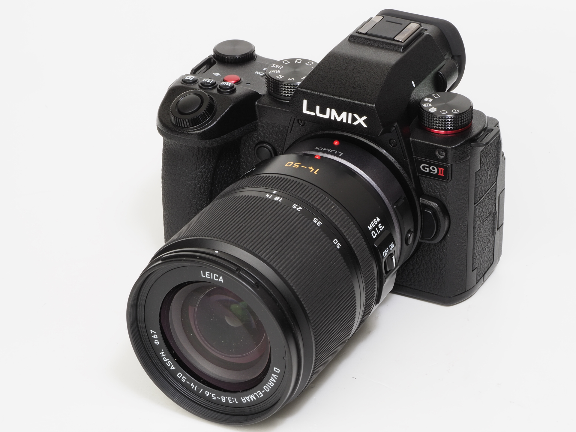 鏡筒は太いんですが、見た目よりも軽いですね。G9PROIIとよく似合う標準ズームレンズであります。この組み合わせではAFは速くはありません。合焦位置を一度通り過ぎて、戻すという、コントラストAF的な挙動をします。でも実用上は十分ですね。被写体認識や顔認識もきっちり機能します。このレンズ、OM-1との相性はいまひとつだったんですよね。今回救われた感じがします。処分しなくて良かったです。