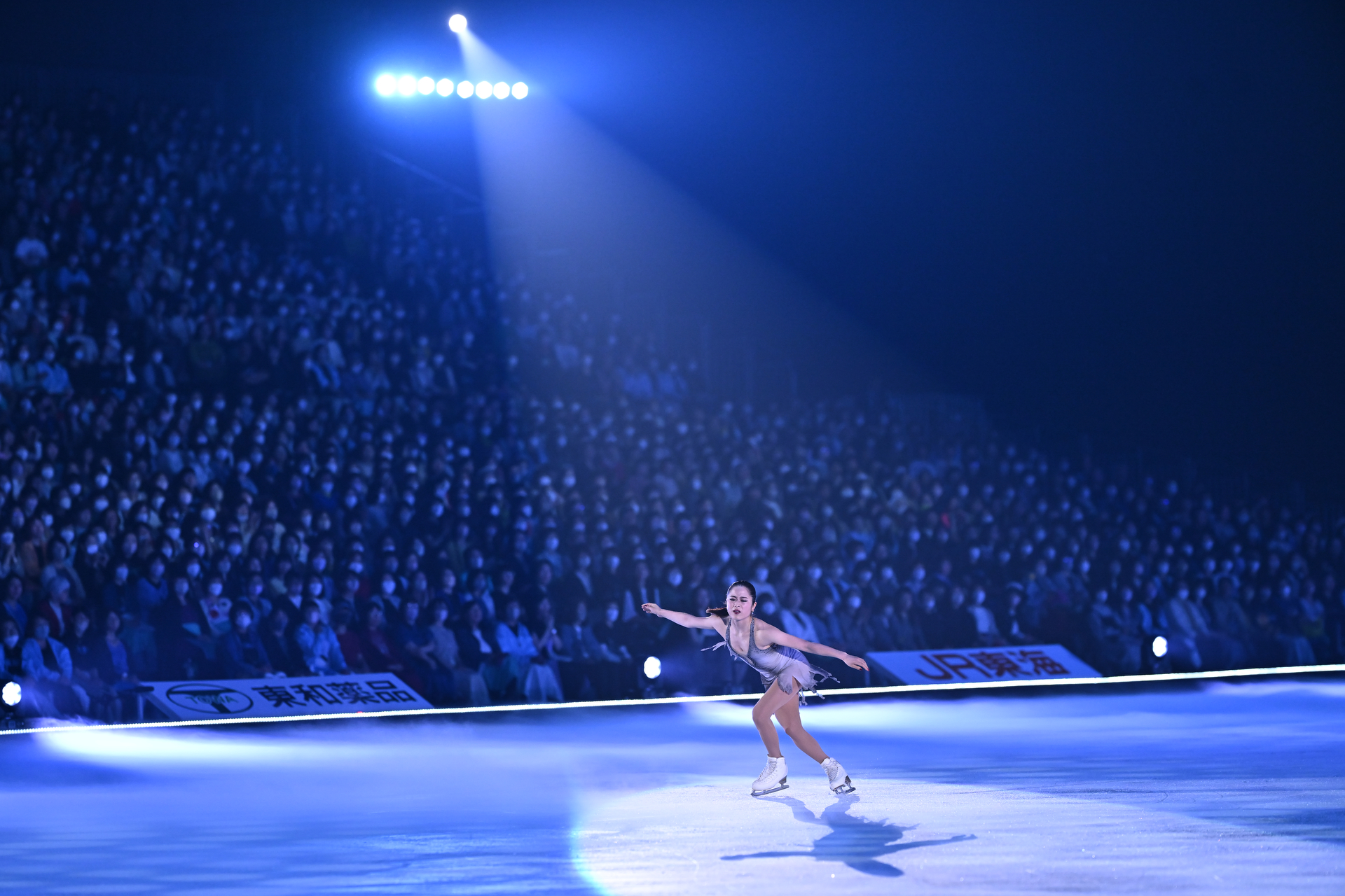 宮原知子さん・Fantasy on Ice 2024（撮影：佐藤拓）<br><span class="fnt-85">NIKON Z 9／NIKKOR Z 135mm f/1.8 S Plena／135mm／マニュアル（1/2,500秒、F1.8）／ISO 2000</span>