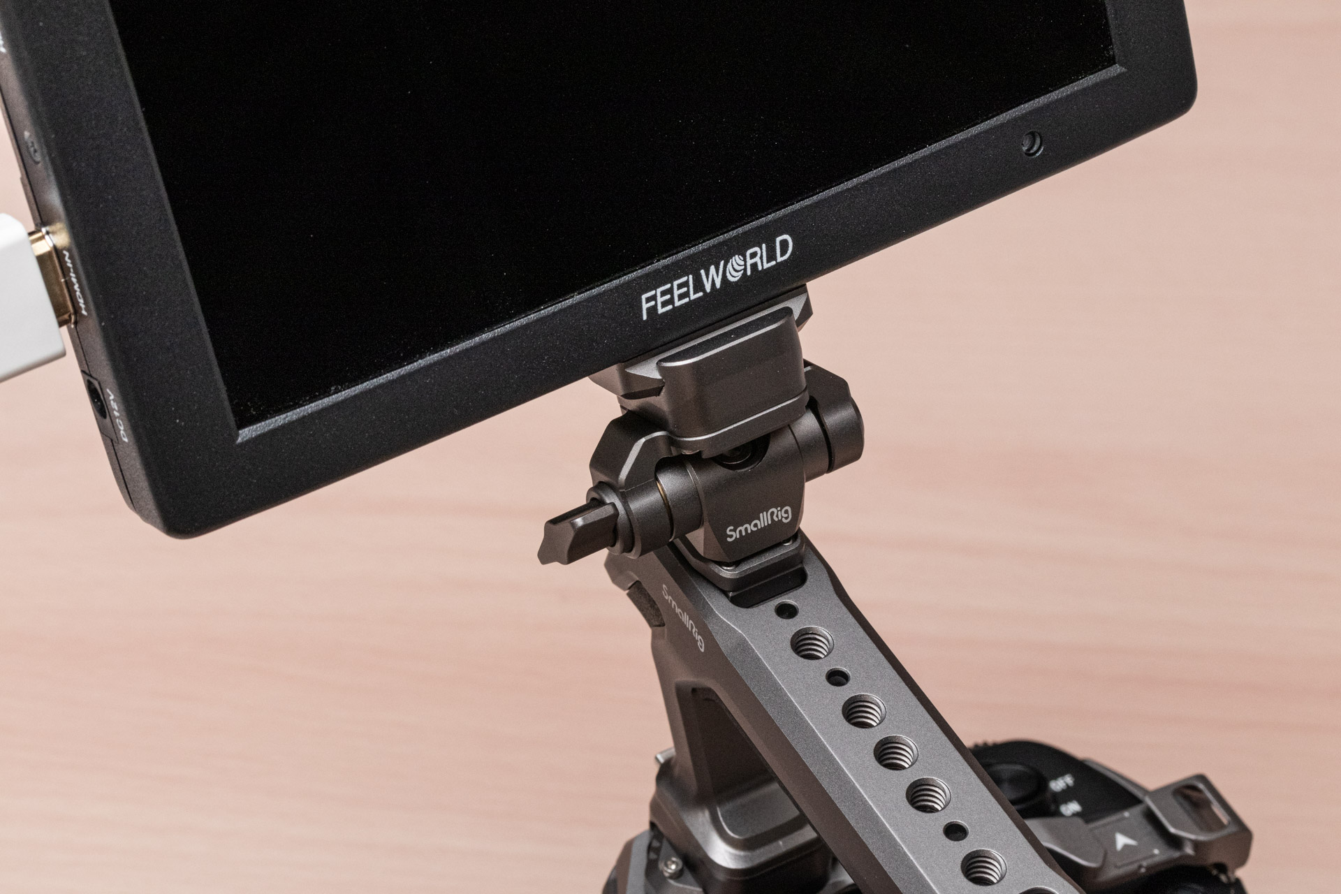 モニターの取り付け例