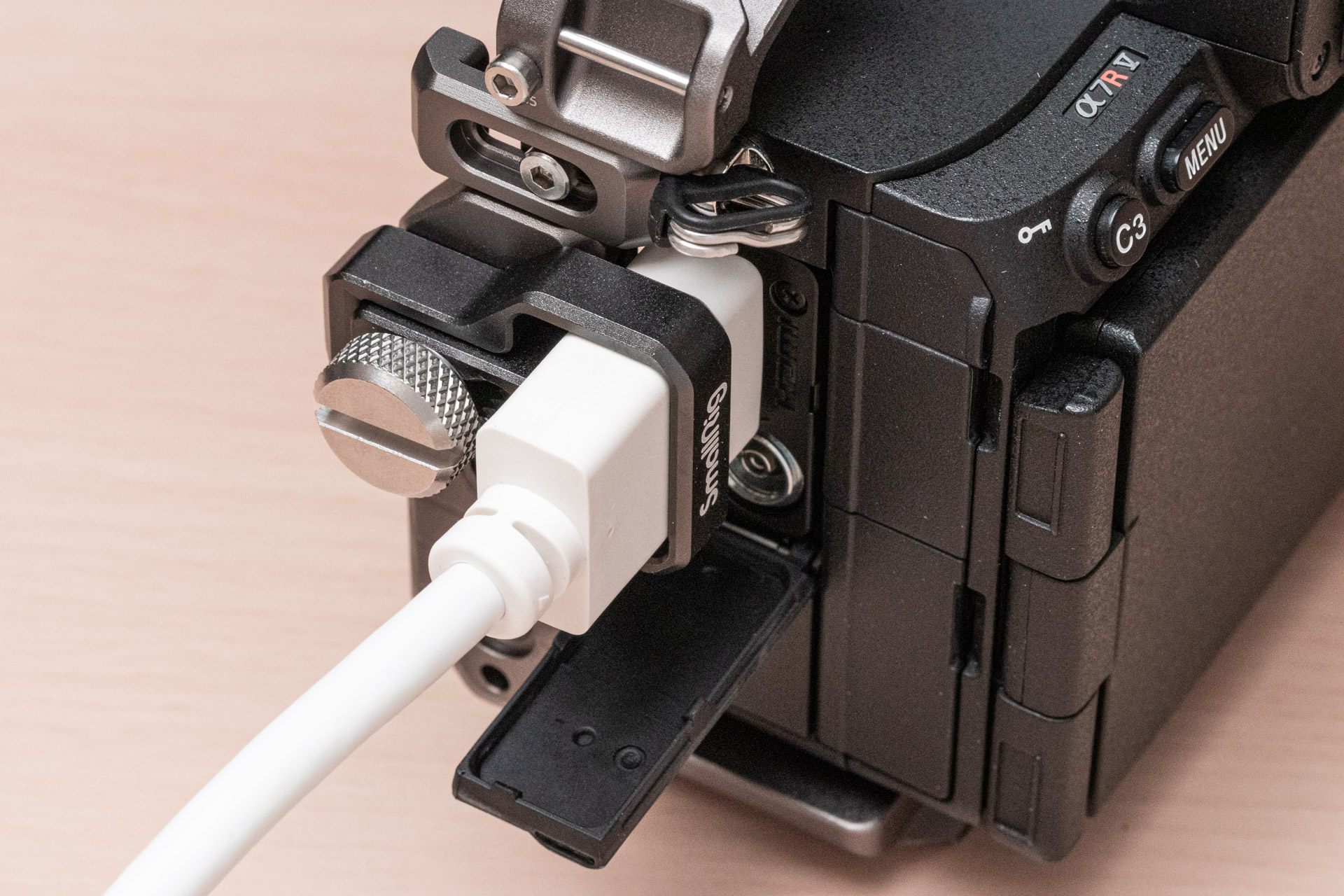 このようにコネクタに合わせて幅を調節できる