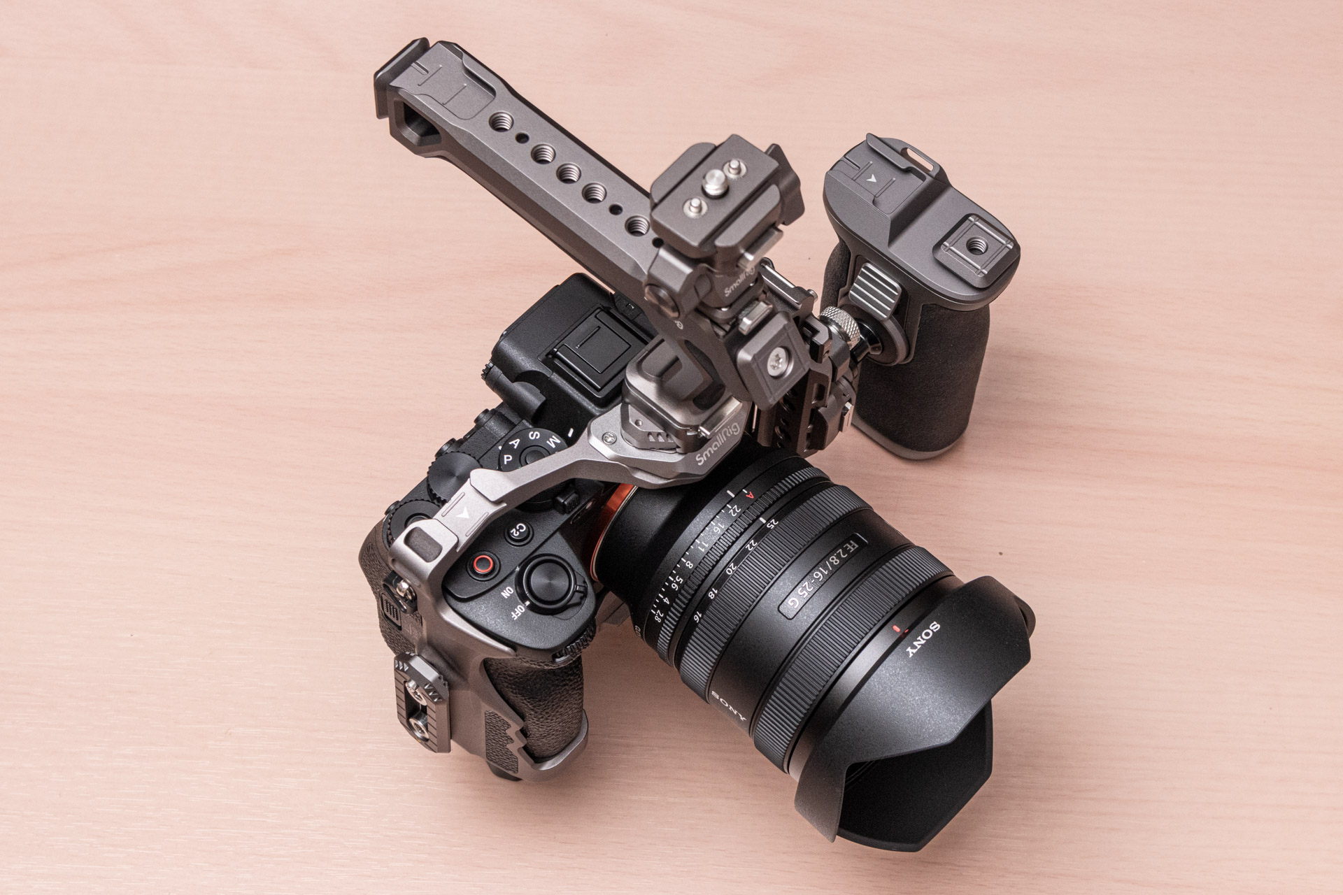 キットをセットアップしたところ。カメラはα7R V（以下同）