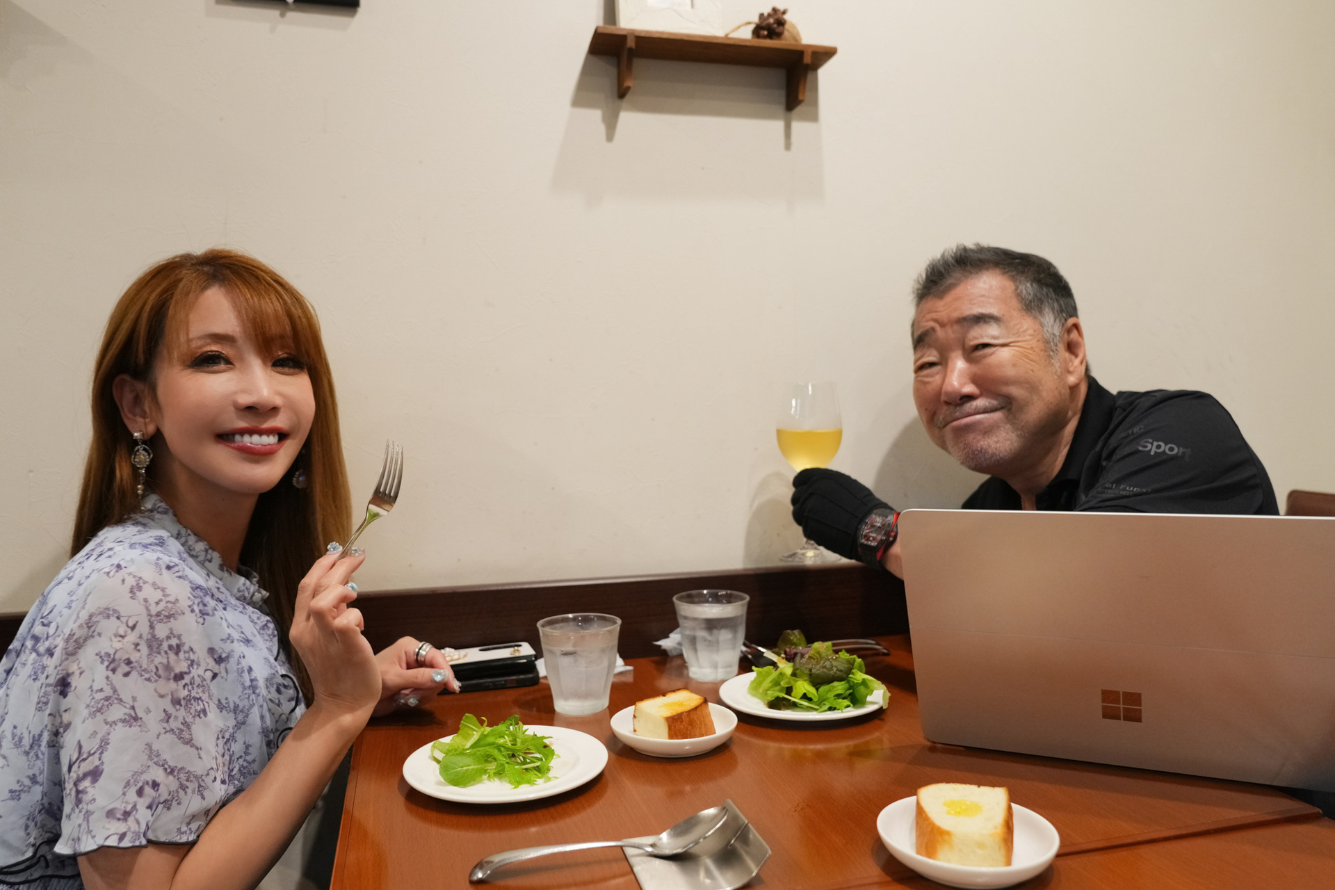 撮影を終え、近所で昼食をとりながら写真のチェック、そして写真談義