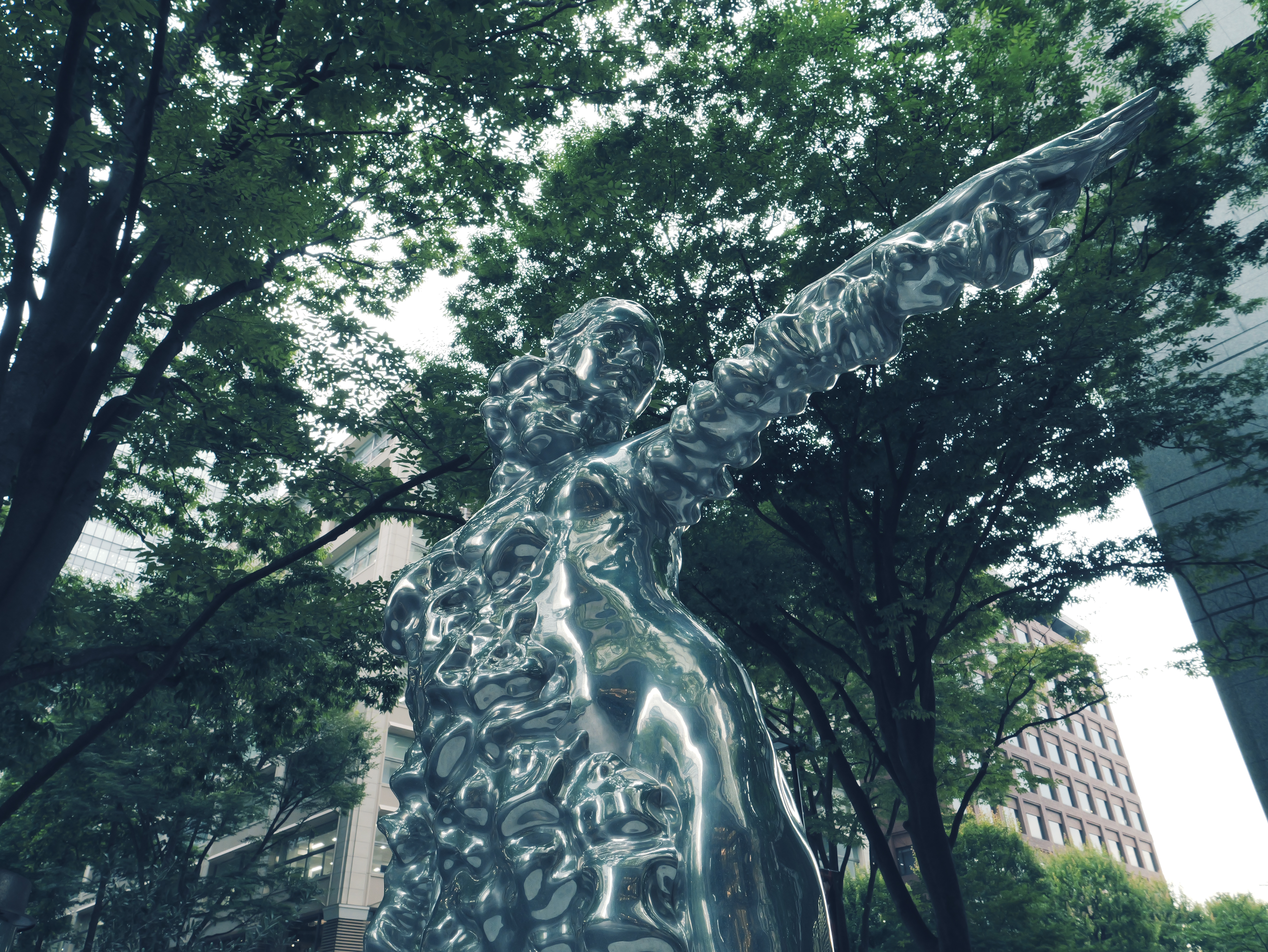 リアルタイムLUT：Bloom（小春ハルカ氏）※かっこ内はLUTの作者名（以下同）