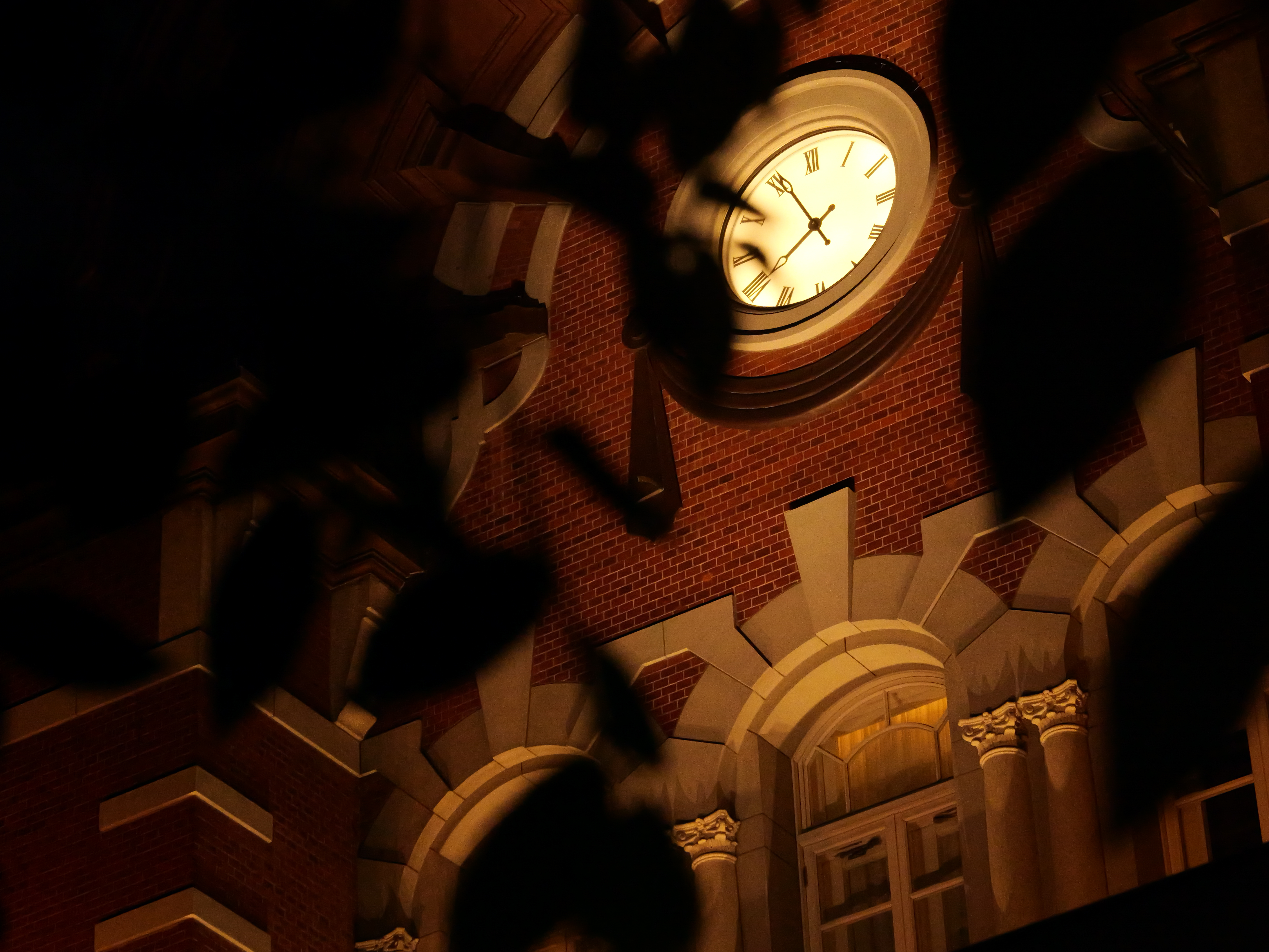 ISO6400の高感度作例。これだけの感度でも破綻は無く、実用的な写りを実現している。フォトスタイル：スタンダード