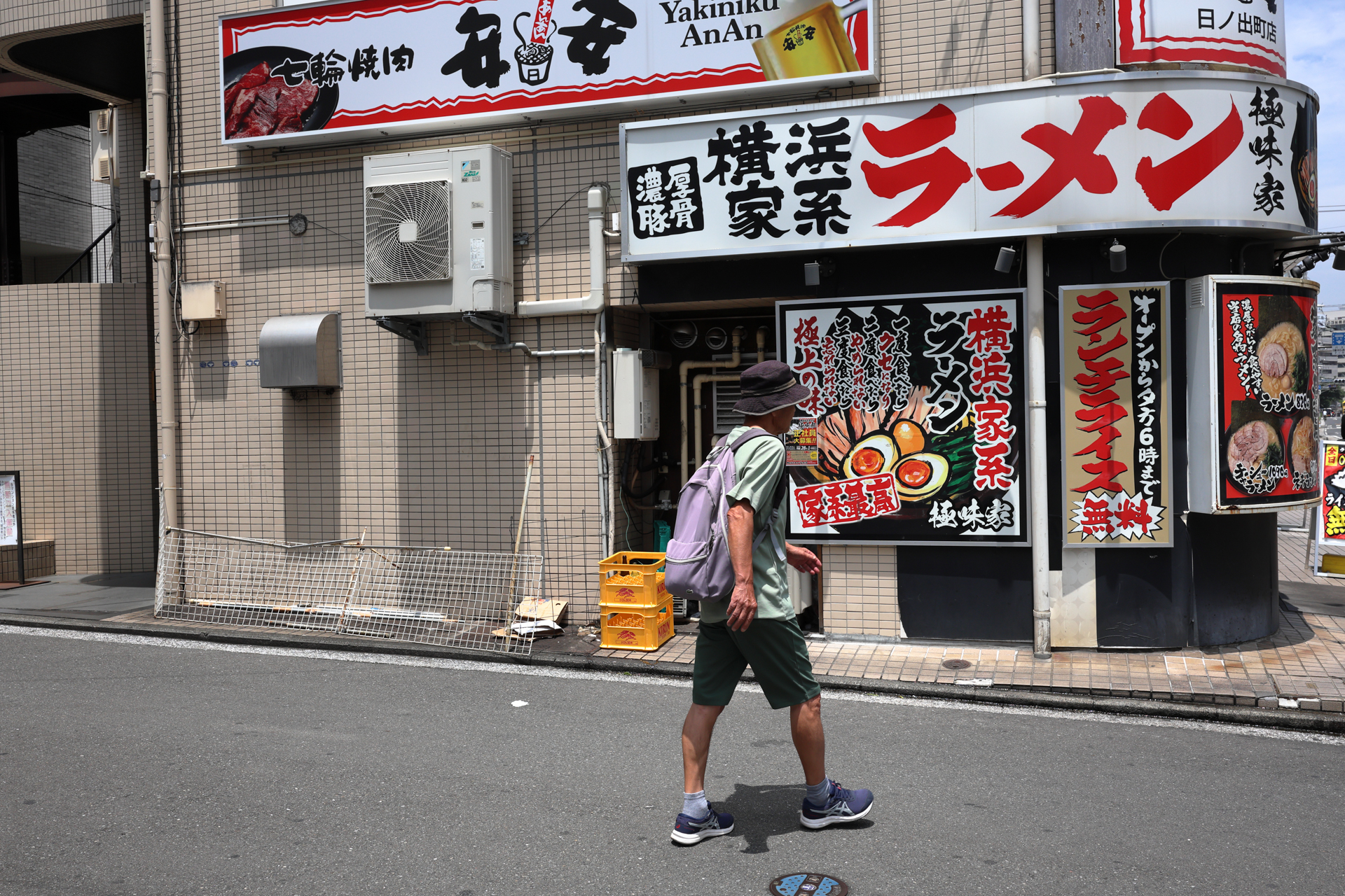カメラを向けたと同時にフォーカスがスッと飛んでゆくという印象です。街で、何かを拾い集める作業が好きな筆者には最高でした。<br><span class="fnt-85">キヤノン EOS R6 Mark II／RF35mm F1.4 L VCM／絞り優先AE（1/800秒、F1.4、−0.7EV）／ISO 200</span>