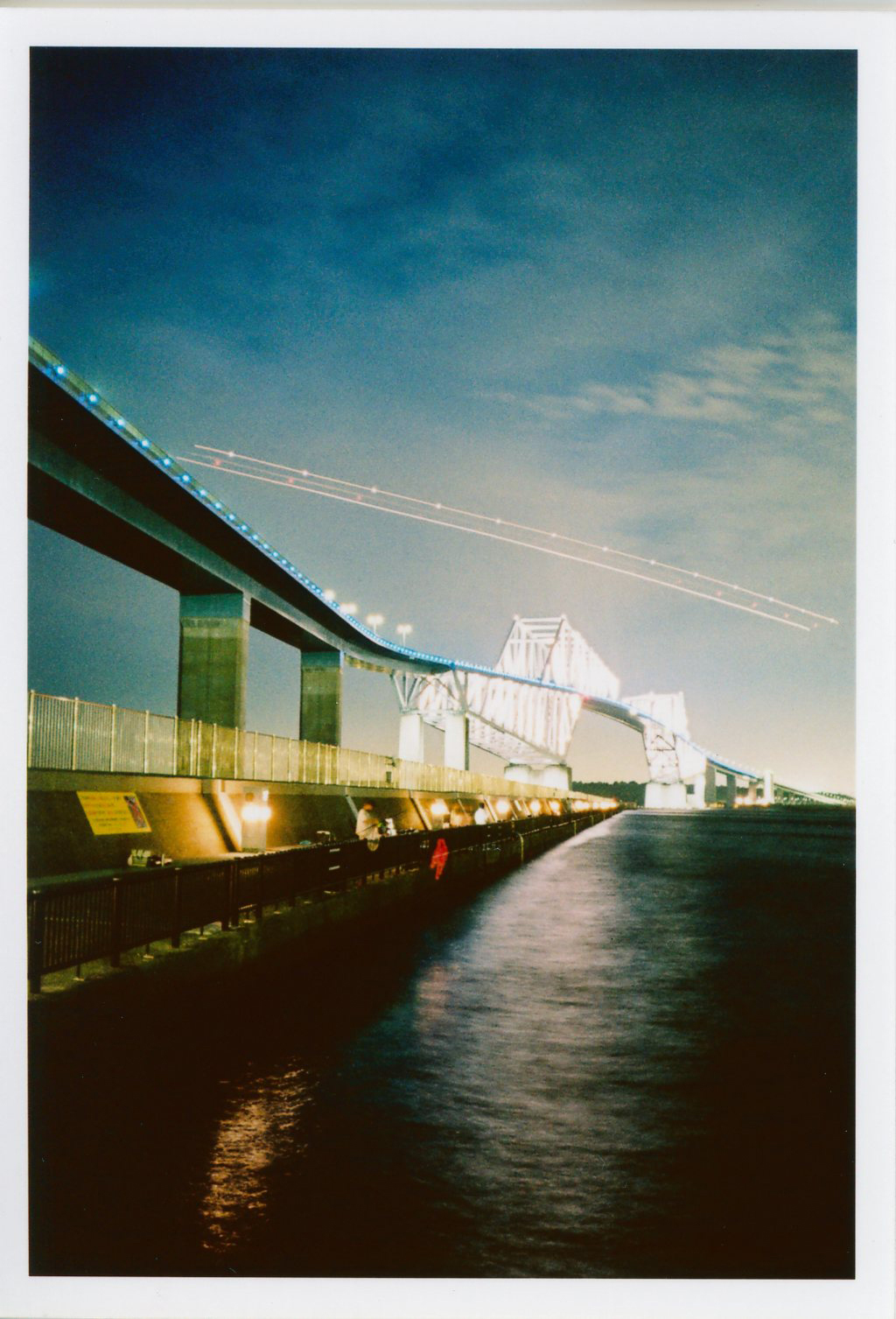 PENTAX 17 / 撮影モード：B/ ゾーンフォーカス：遠距離 / 露出補正：－ / フィルム：Kodak ColorPlus 200 / 三脚使用