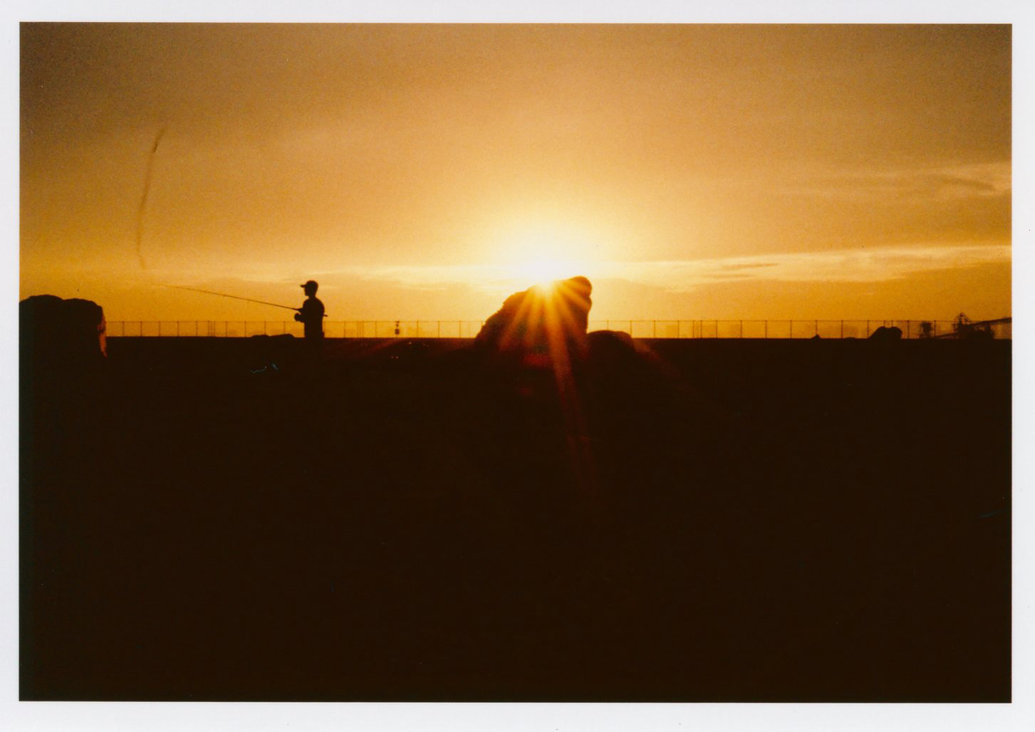 PENTAX 17 / 撮影モード：P / ゾーンフォーカス：遠距離 / 露出補正：－2EV / フィルム：Kodak ColorPlus 200