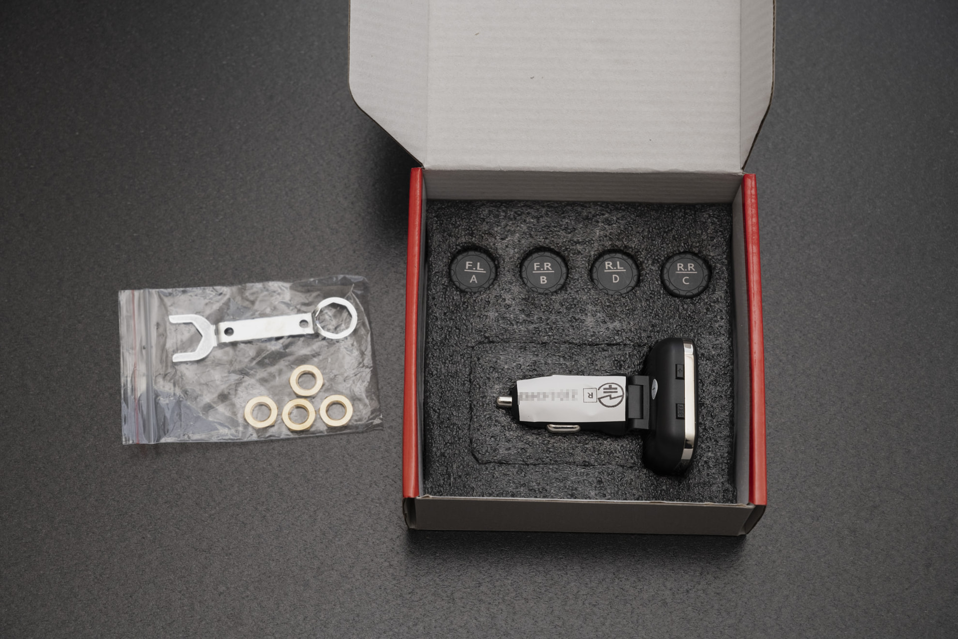 電波で通信するので技適対応のものを買ってみたけど、技適認証はシールで貼ってありました。シールは保管しておかなきゃいけないかな