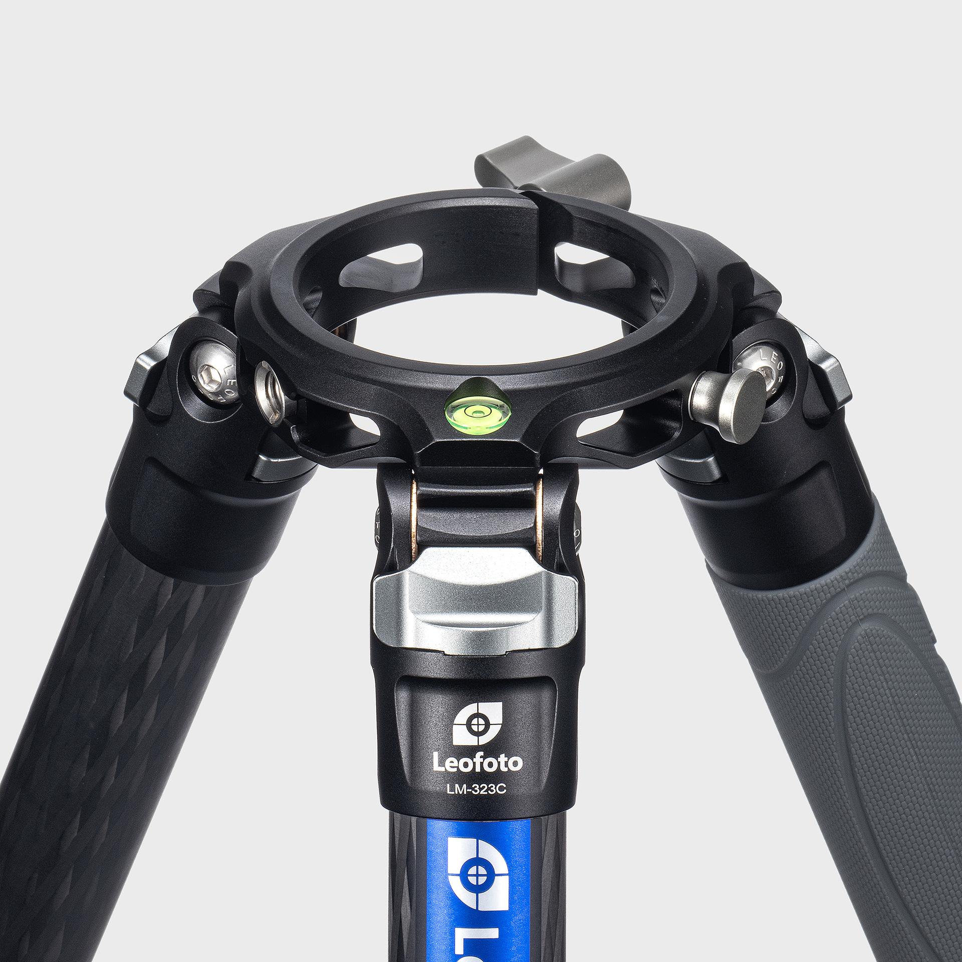 LMシリーズは各種センターポールやハーフボールを装着できる拡張性が特徴的。付属プレートを用いればセンターポールなしで雲台を直接装着できる