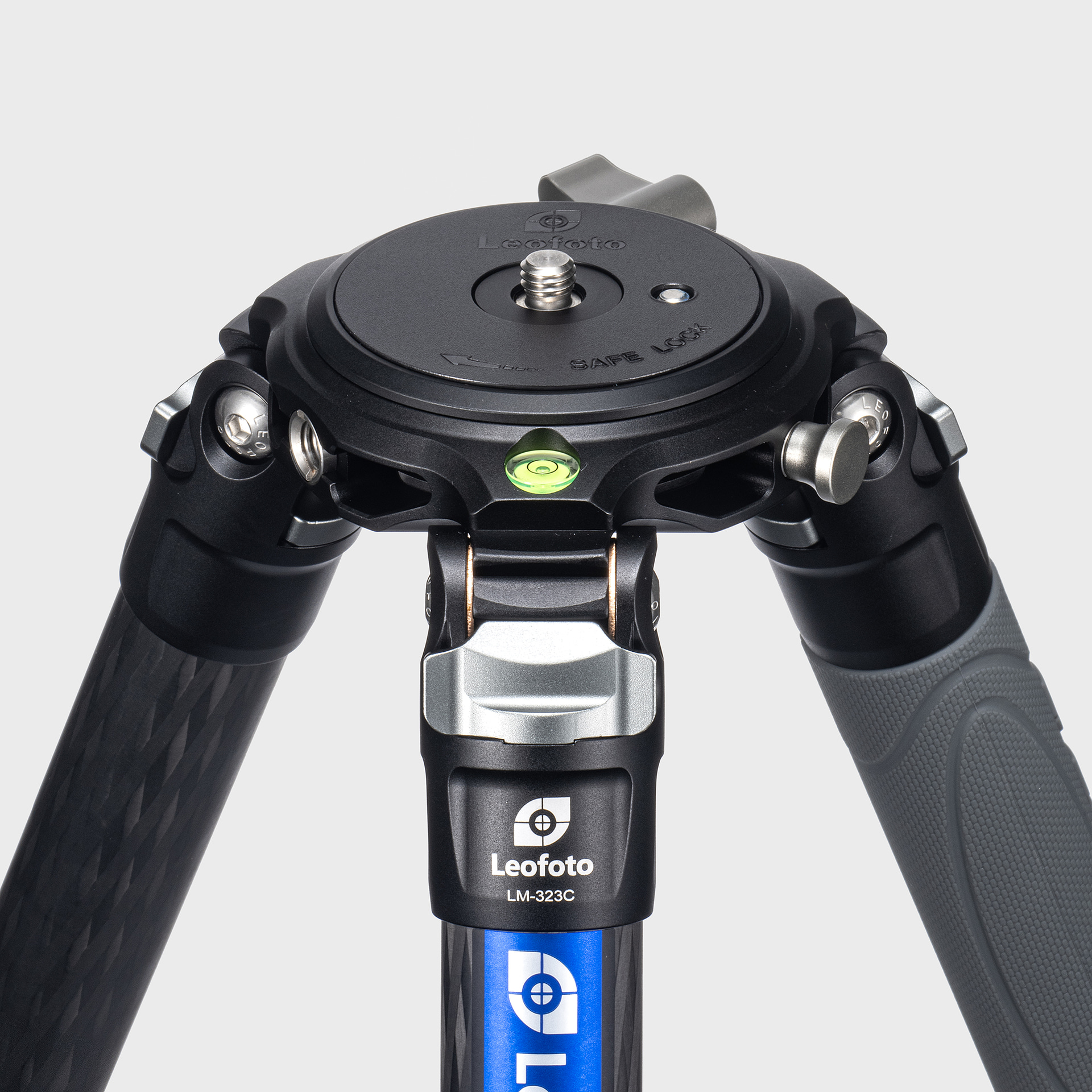 LMシリーズは各種センターポールやハーフボールを装着できる拡張性が特徴的。付属プレートを用いればセンターポールなしで雲台を直接装着できる