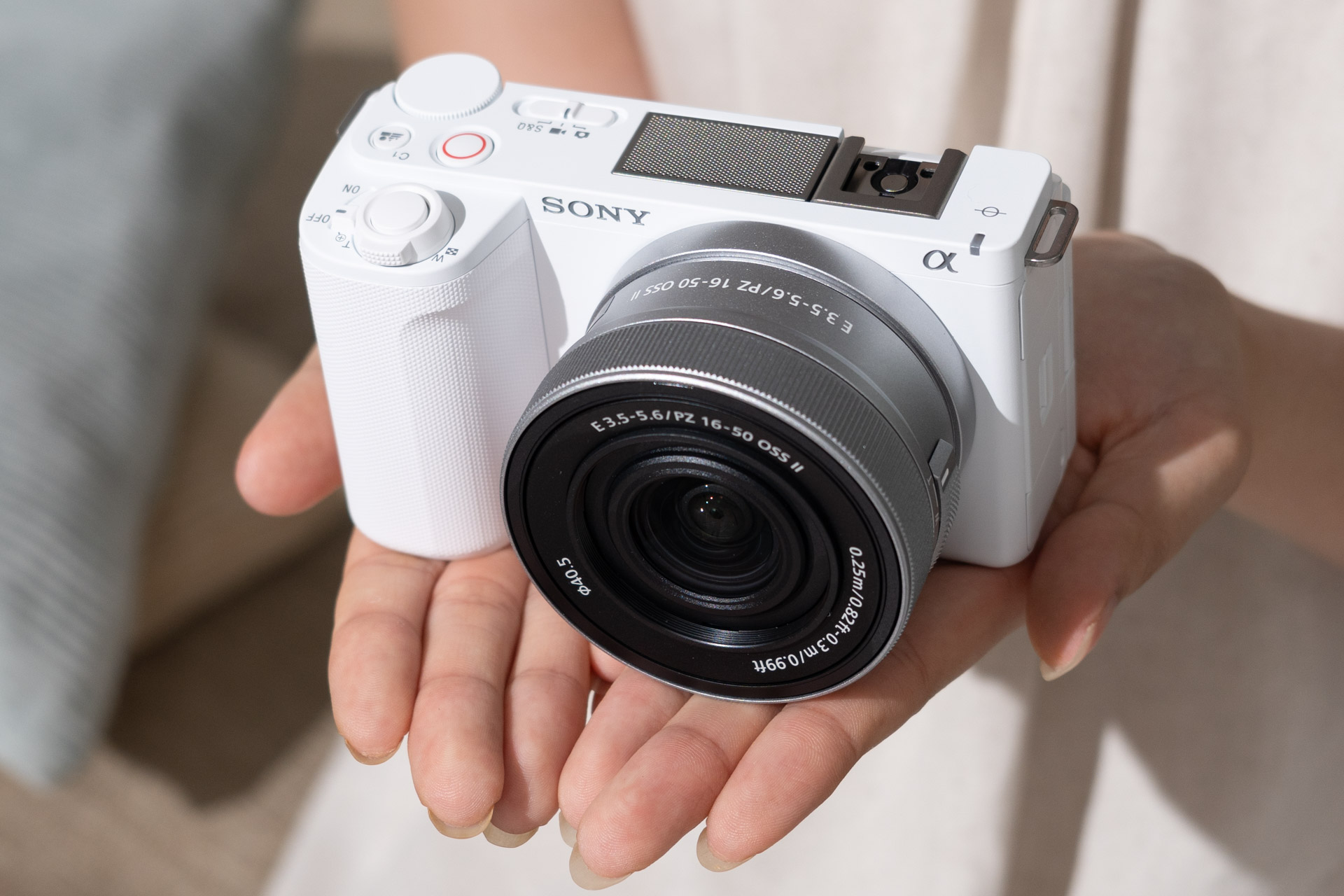 こちらはシルバーの同レンズ