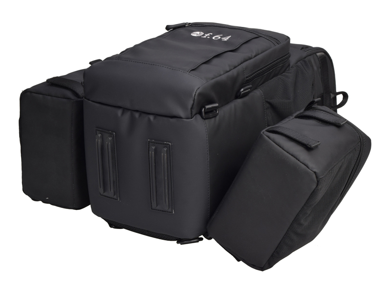 底部にはゴム足を備える