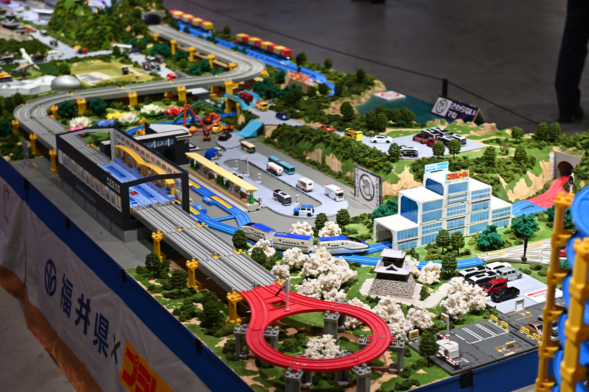 JR 西日本商品化許諾済 ©TOMY